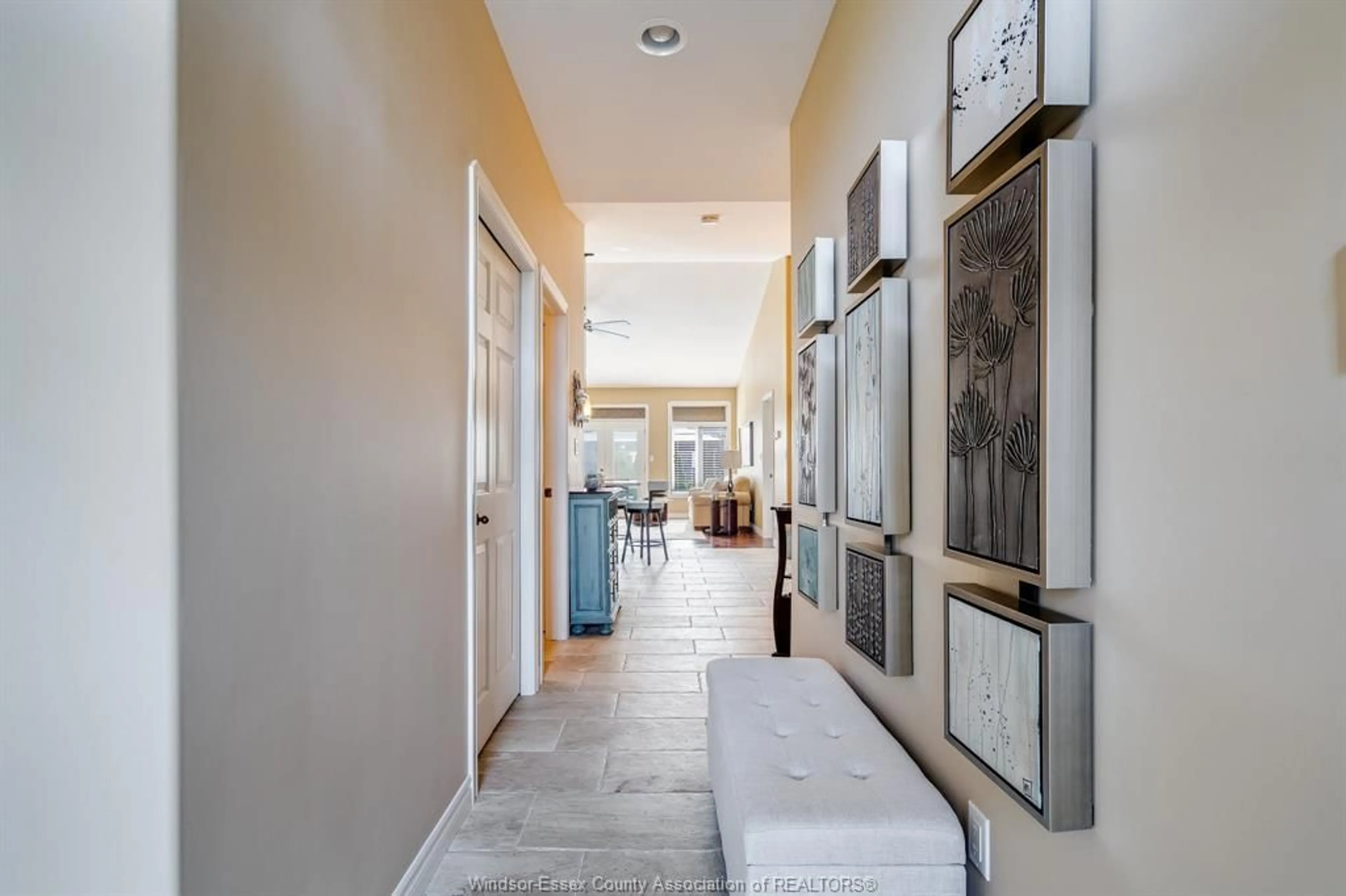 Indoor entryway for 1490 Aspenshore, Windsor Ontario N8P 1Y5