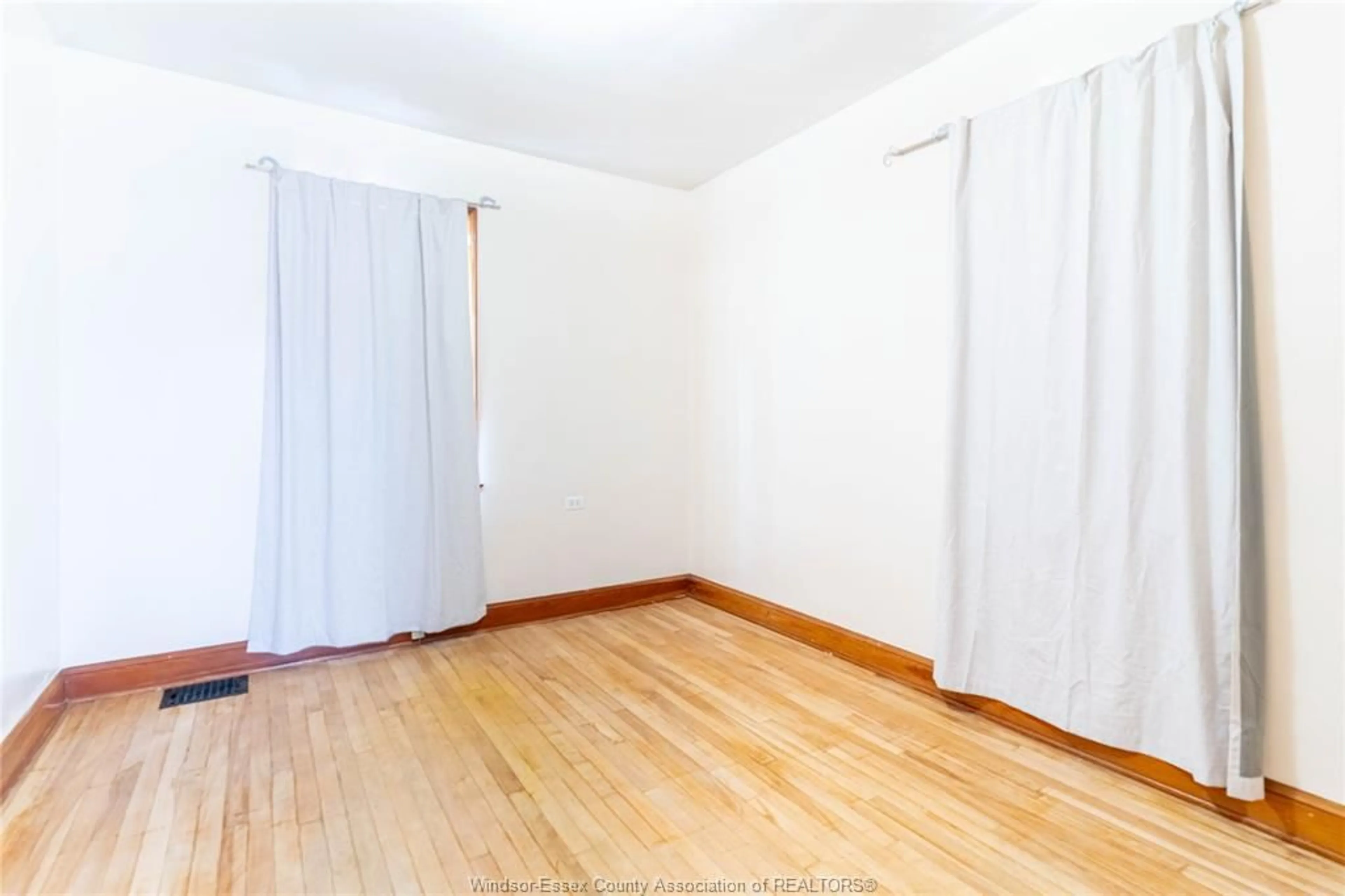 A pic of a room for 1590 ALEXIS, Windsor Ontario N8Y 4P2