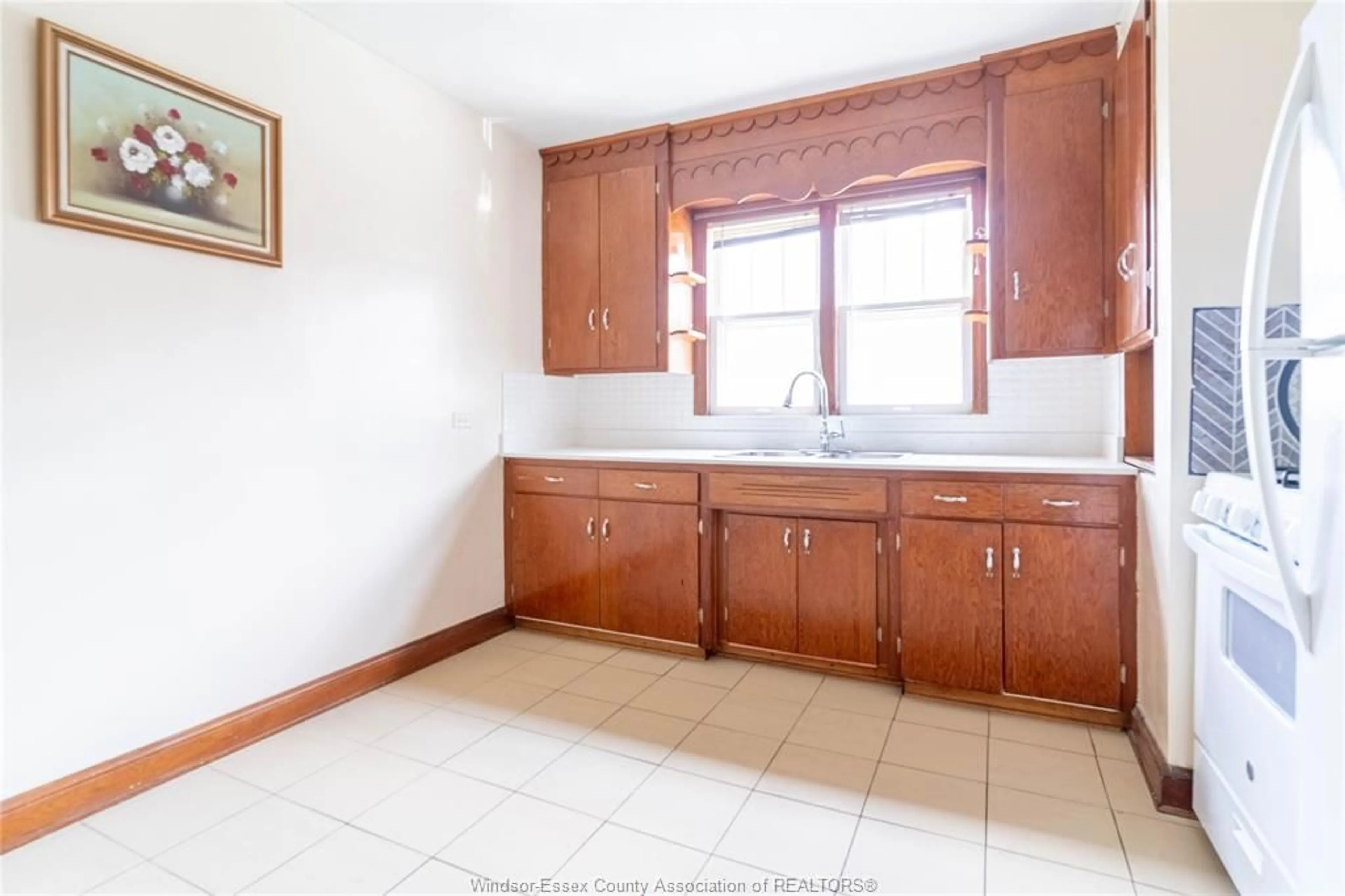 Standard kitchen, ceramic/tile floor for 1590 ALEXIS, Windsor Ontario N8Y 4P2