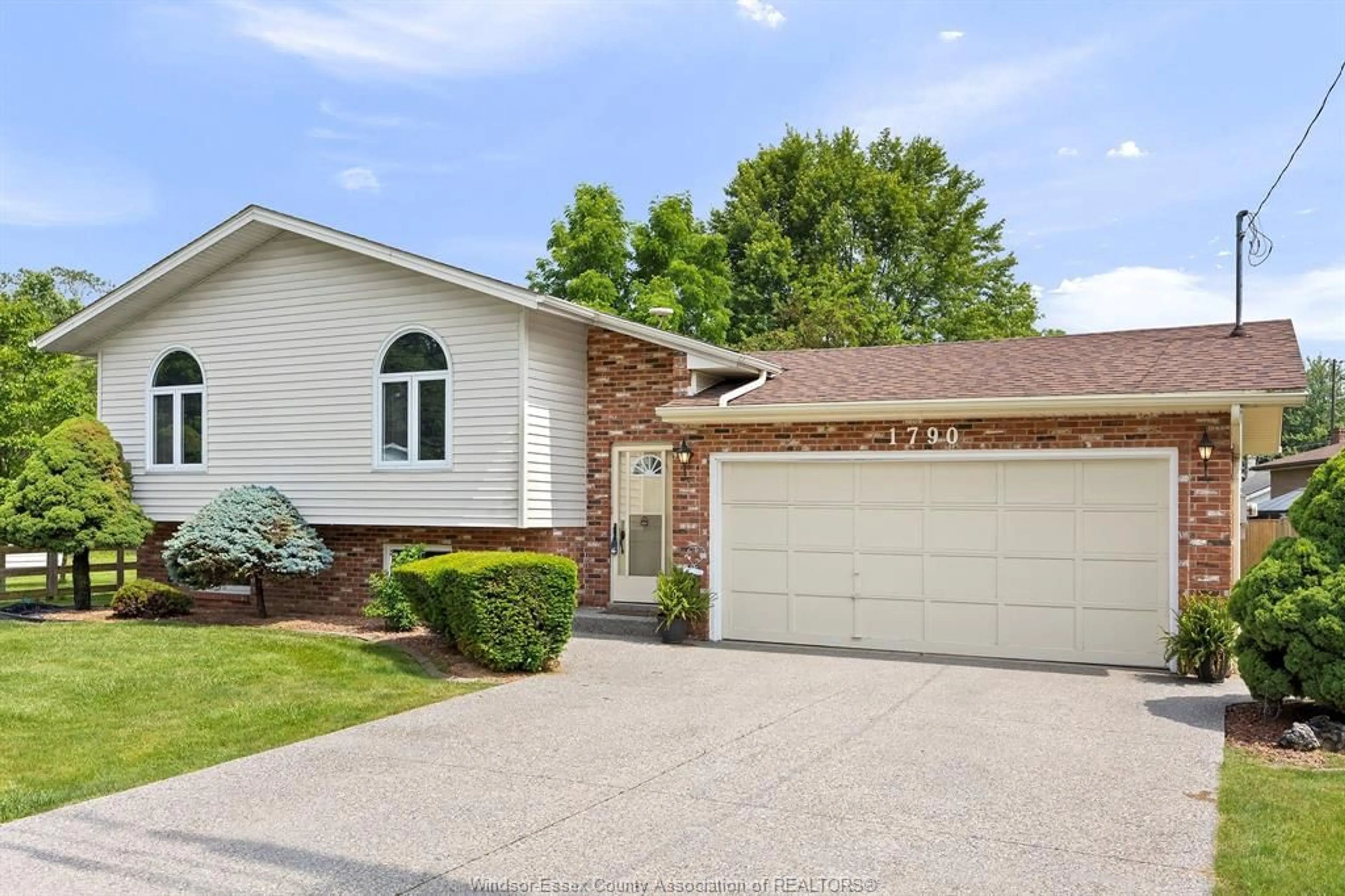 Home with brick exterior material, street for 1790 BOUFFARD, LaSalle Ontario N9J 1N2
