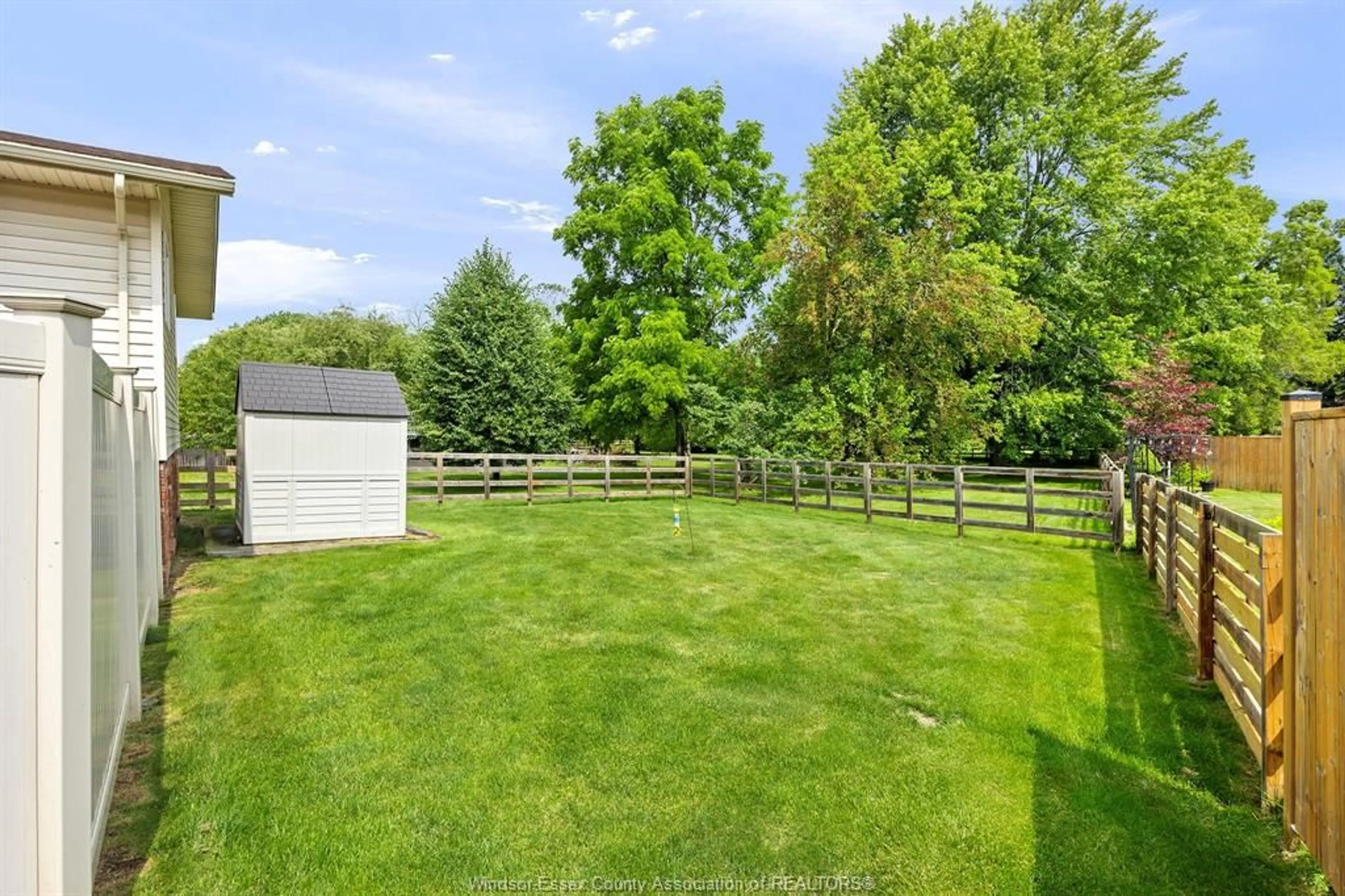 A pic from outside/outdoor area/front of a property/back of a property/a pic from drone, unknown for 1790 BOUFFARD, LaSalle Ontario N9J 1N2