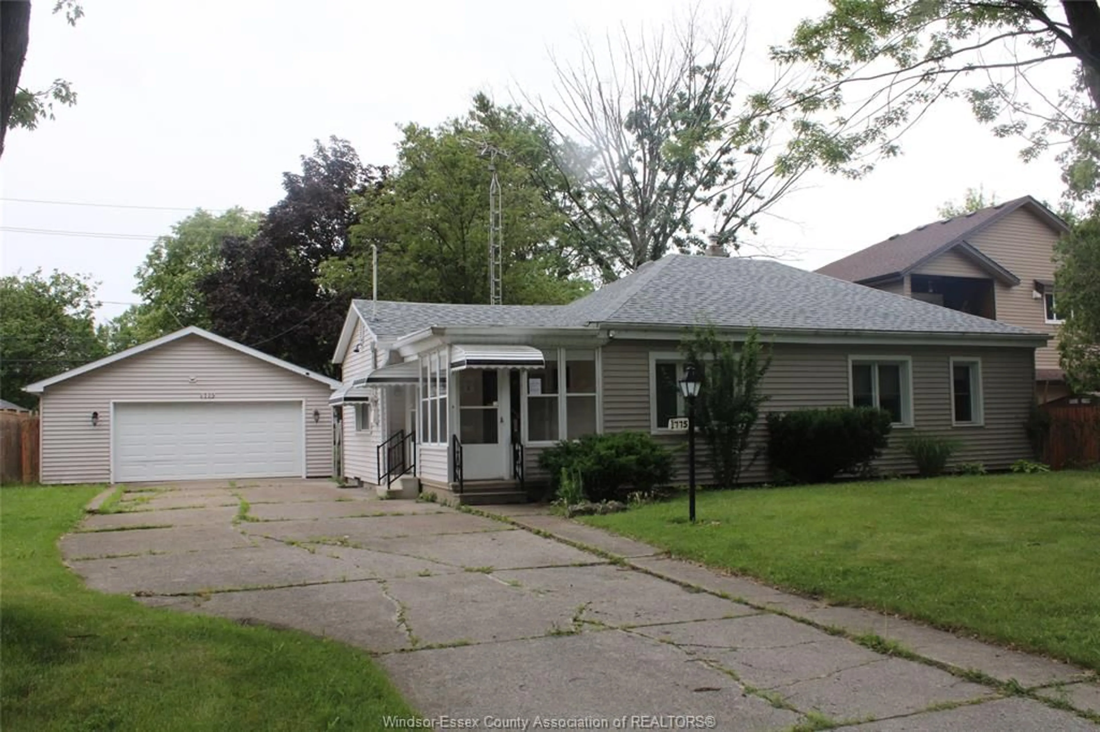 Home with vinyl exterior material, street for 1775 WESTMINSTER Blvd, Windsor Ontario N8T 1X3