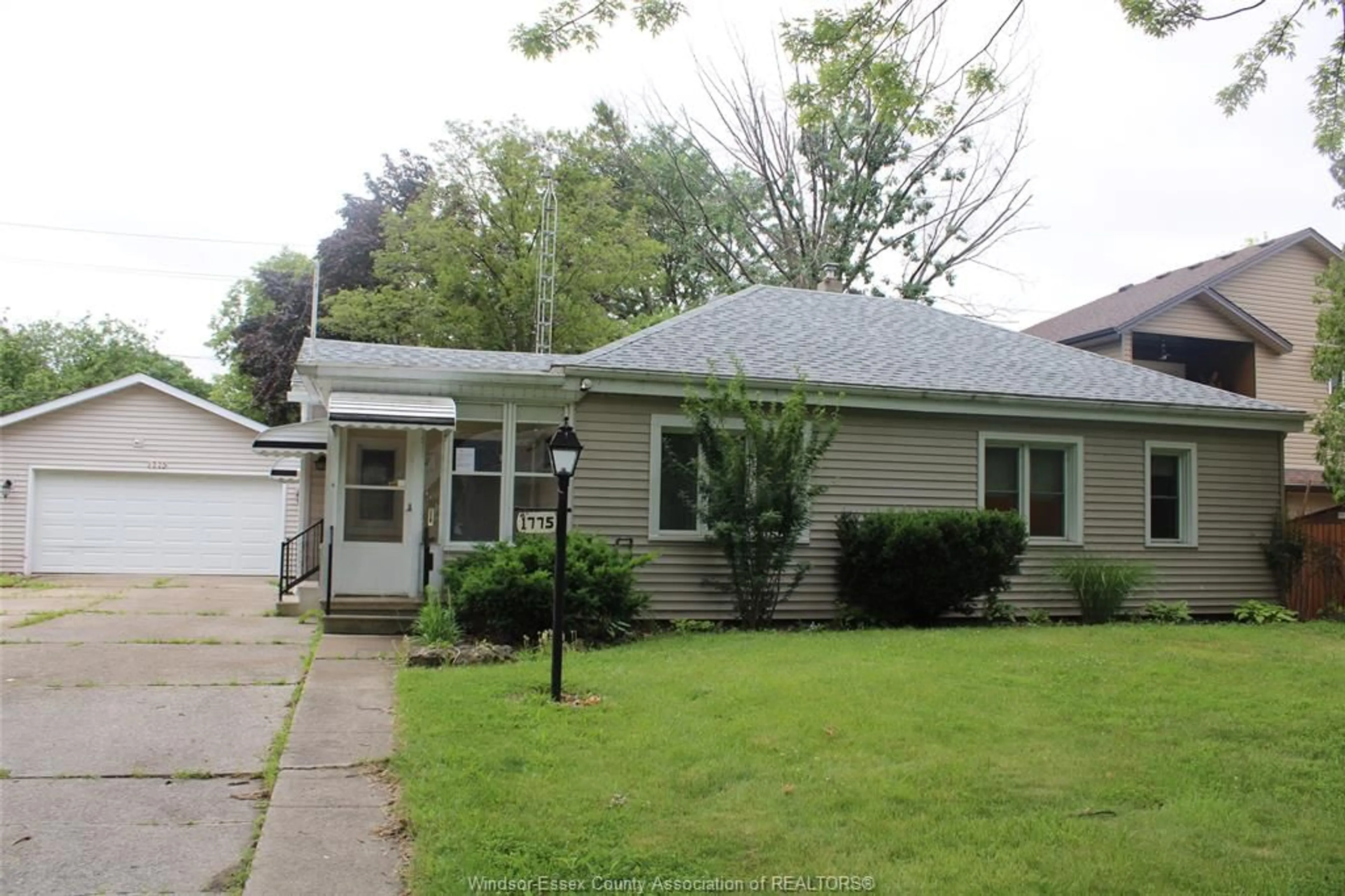 Home with vinyl exterior material, street for 1775 WESTMINSTER Blvd, Windsor Ontario N8T 1X3