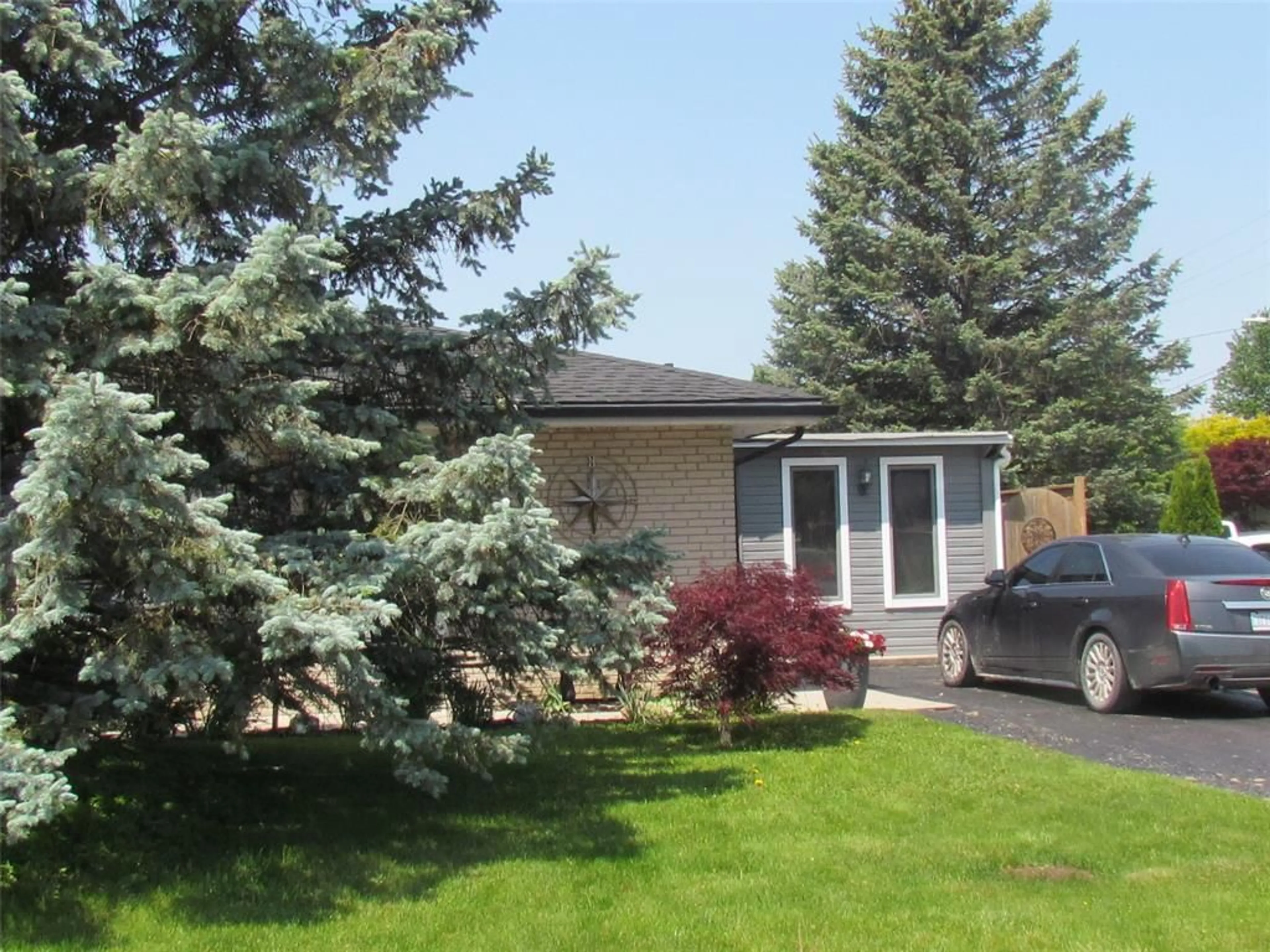 Home with vinyl exterior material, street for 61 Dauw Ave, Wallaceburg Ontario N8A 3N3