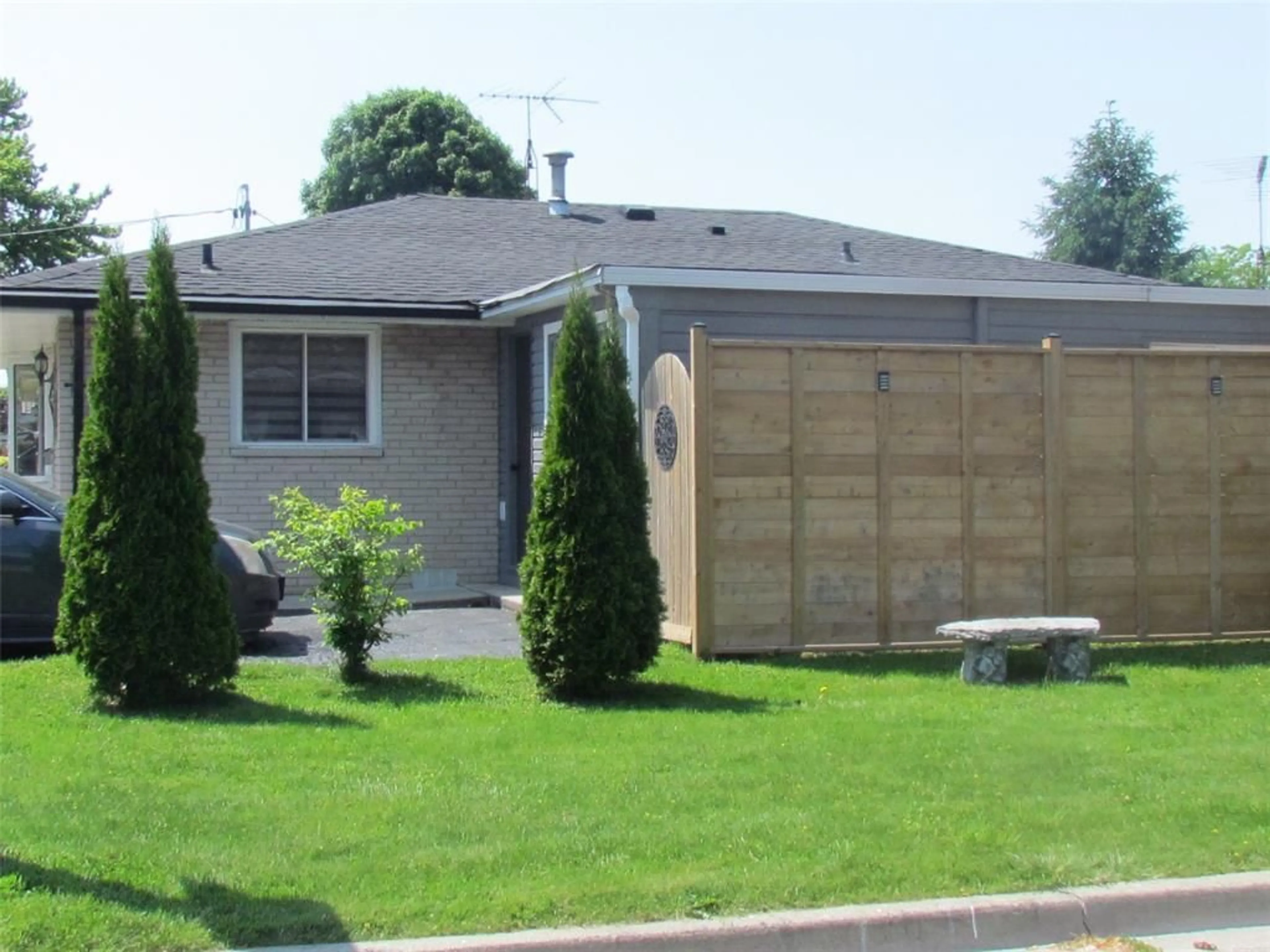 Home with vinyl exterior material, street for 61 Dauw Ave, Wallaceburg Ontario N8A 3N3