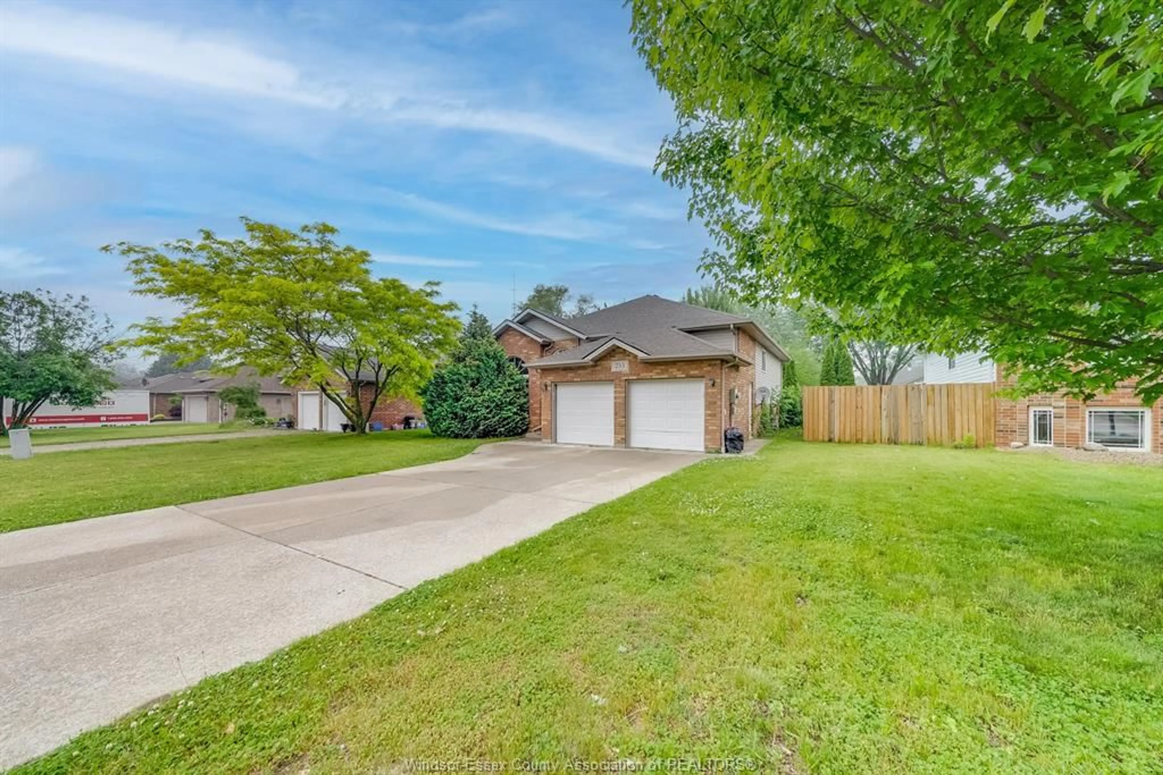 A pic from outside/outdoor area/front of a property/back of a property/a pic from drone, street for 253 FIELDS Ave, LaSalle Ontario N9J 3S3