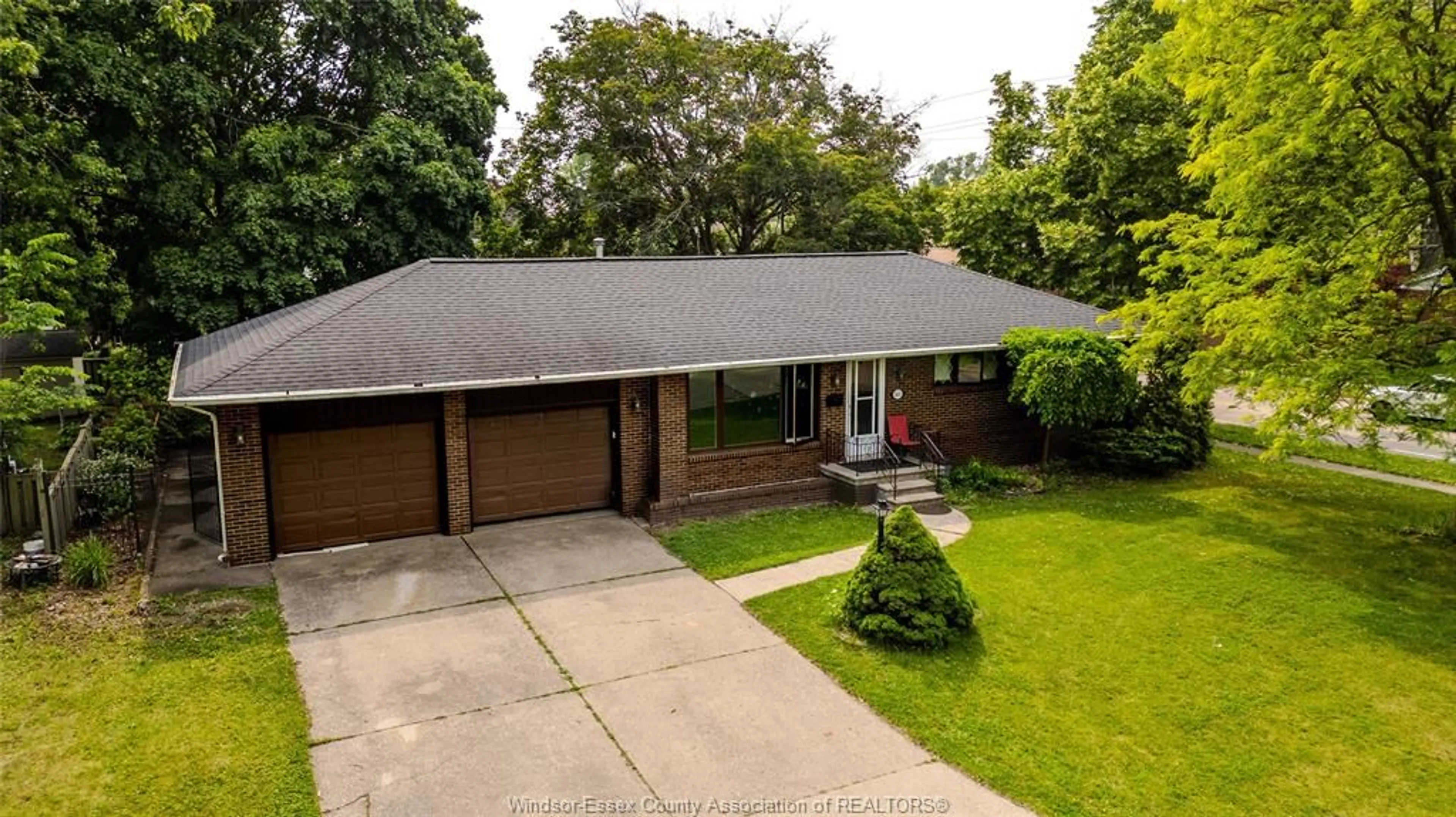 A pic from outside/outdoor area/front of a property/back of a property/a pic from drone, street for 2415 MARK, Windsor Ontario N9E 2W2