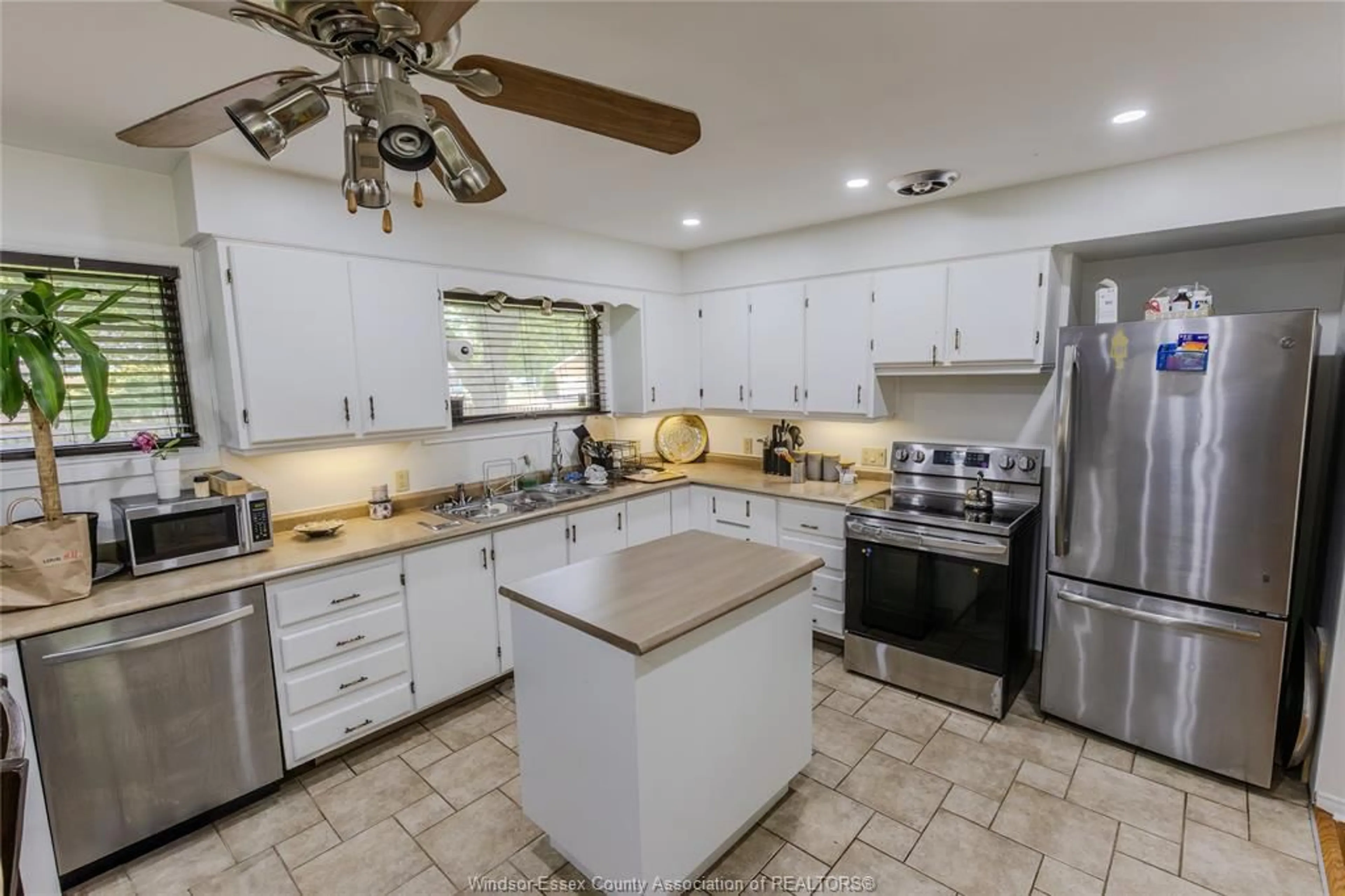 Open concept kitchen, ceramic/tile floor for 2415 MARK, Windsor Ontario N9E 2W2