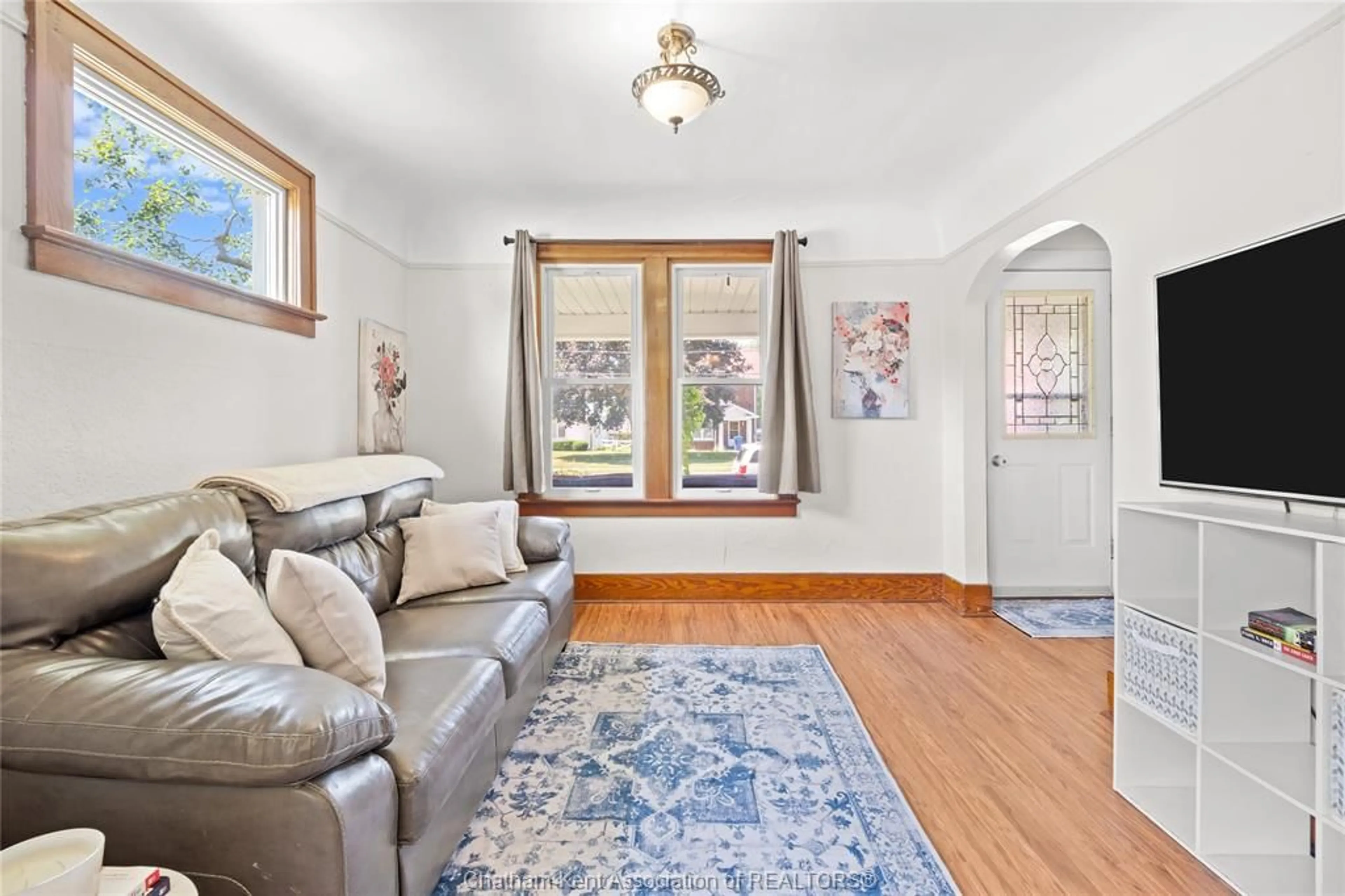 Living room with furniture, unknown for 330 Talbot St, Blenheim Ontario N0P 1A0