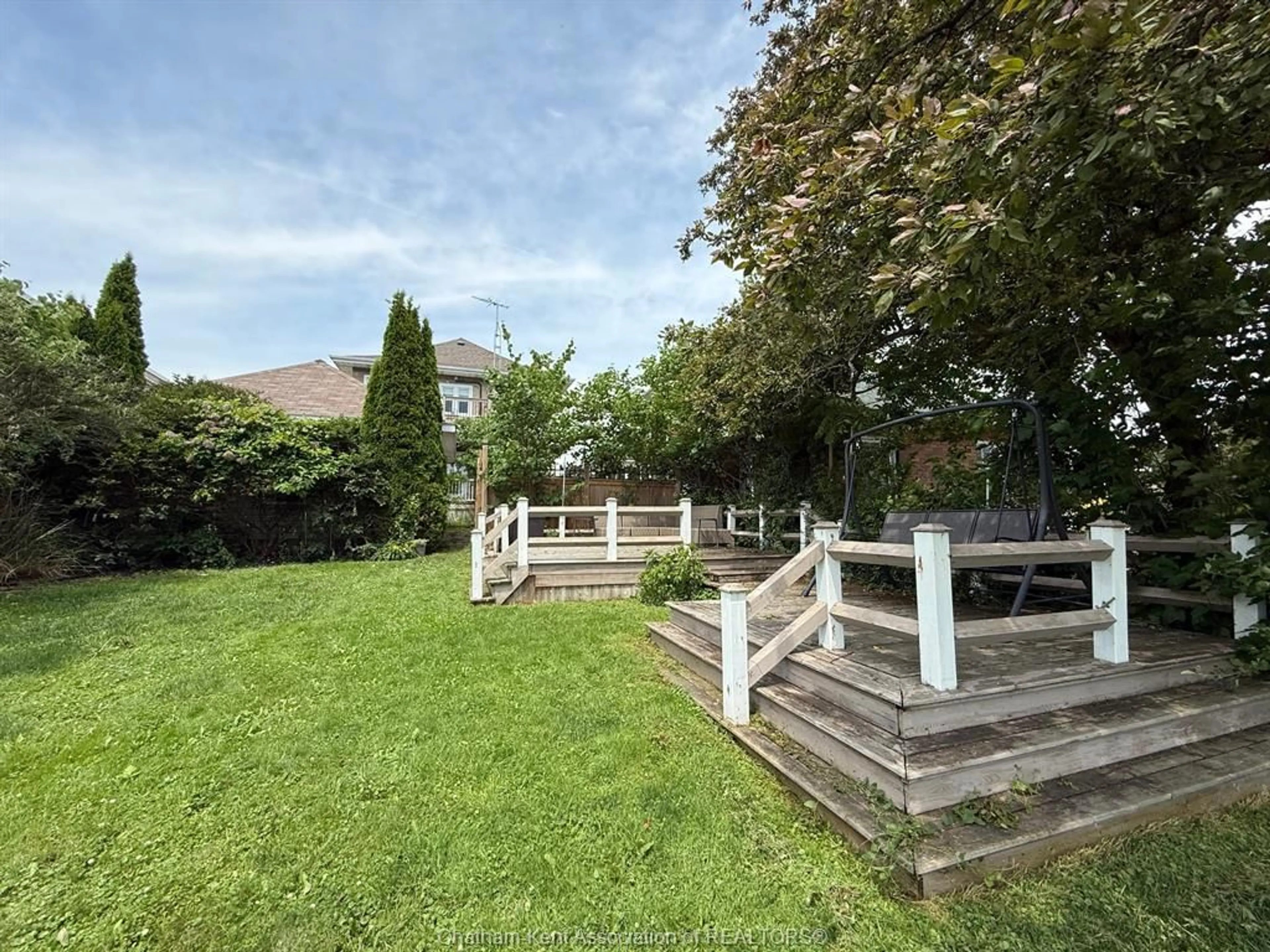 A pic from outside/outdoor area/front of a property/back of a property/a pic from drone, unknown for 58 Margaret Ave, Wallaceburg Ontario N8A 1Z9