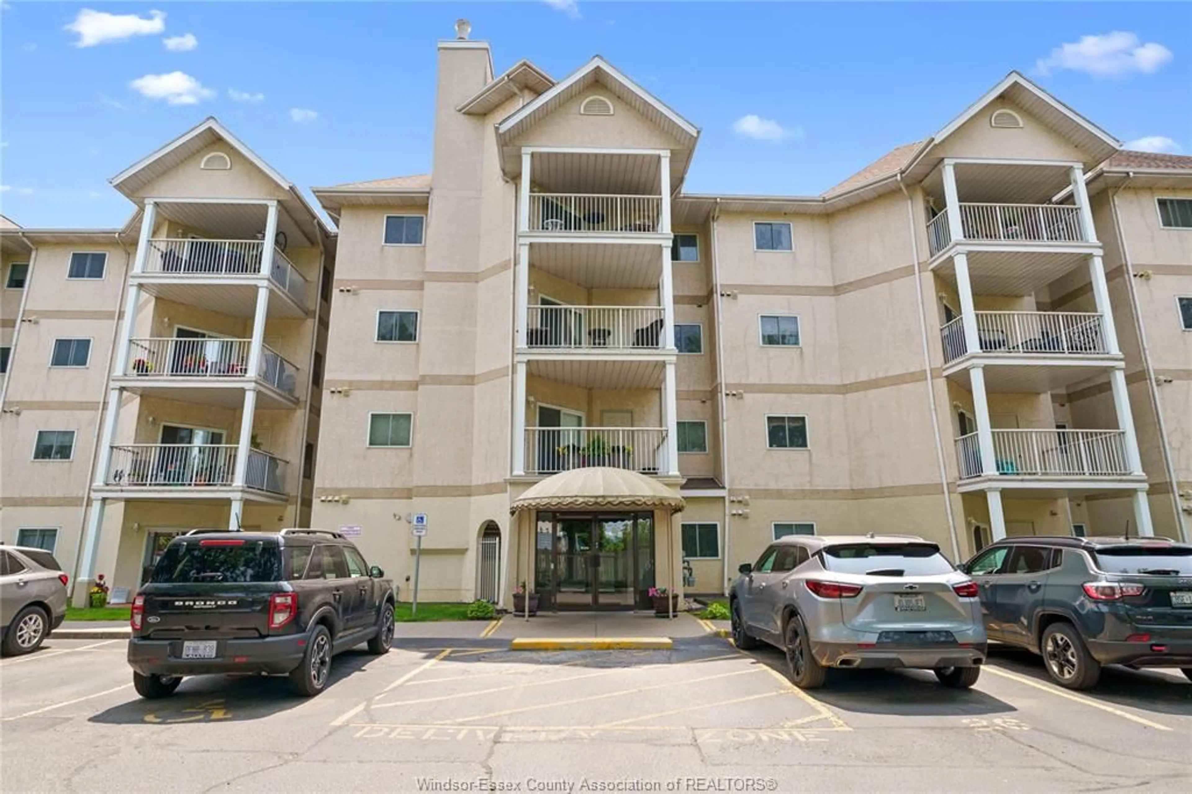 Indoor foyer for 40 ADAMS Lane #210, LaSalle Ontario N9J 3R4