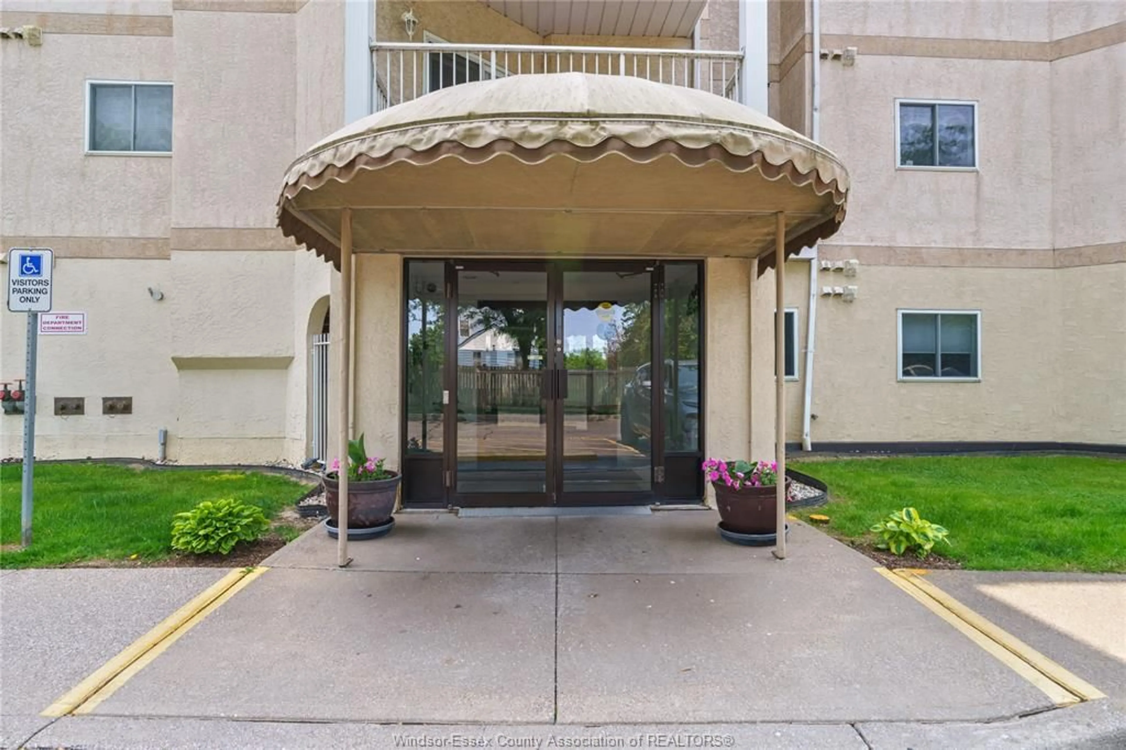 Indoor foyer for 40 ADAMS Lane #210, LaSalle Ontario N9J 3R4