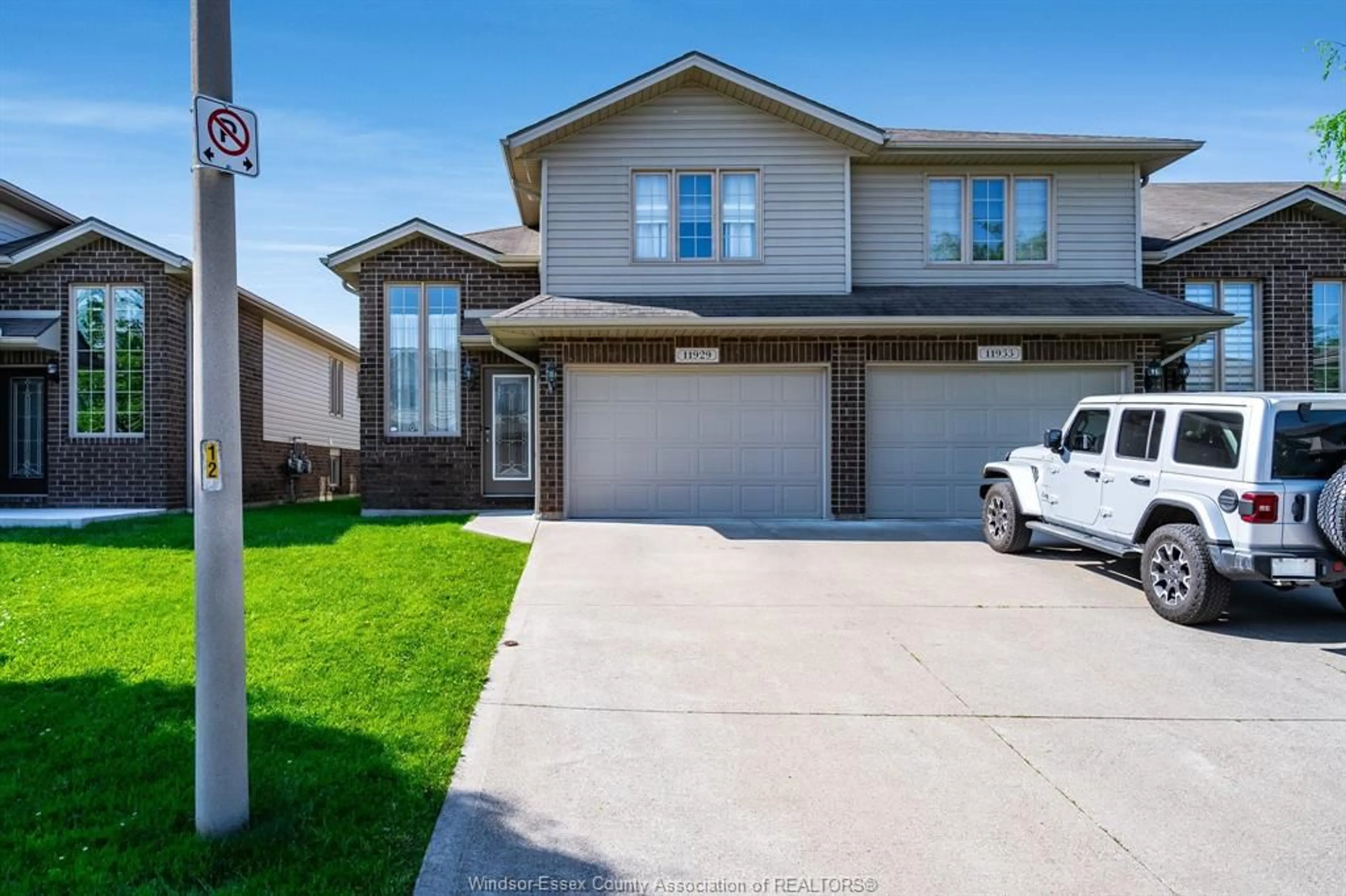 Home with vinyl exterior material, street for 11929 BOULDER Cres, Windsor Ontario N8P 1Z6