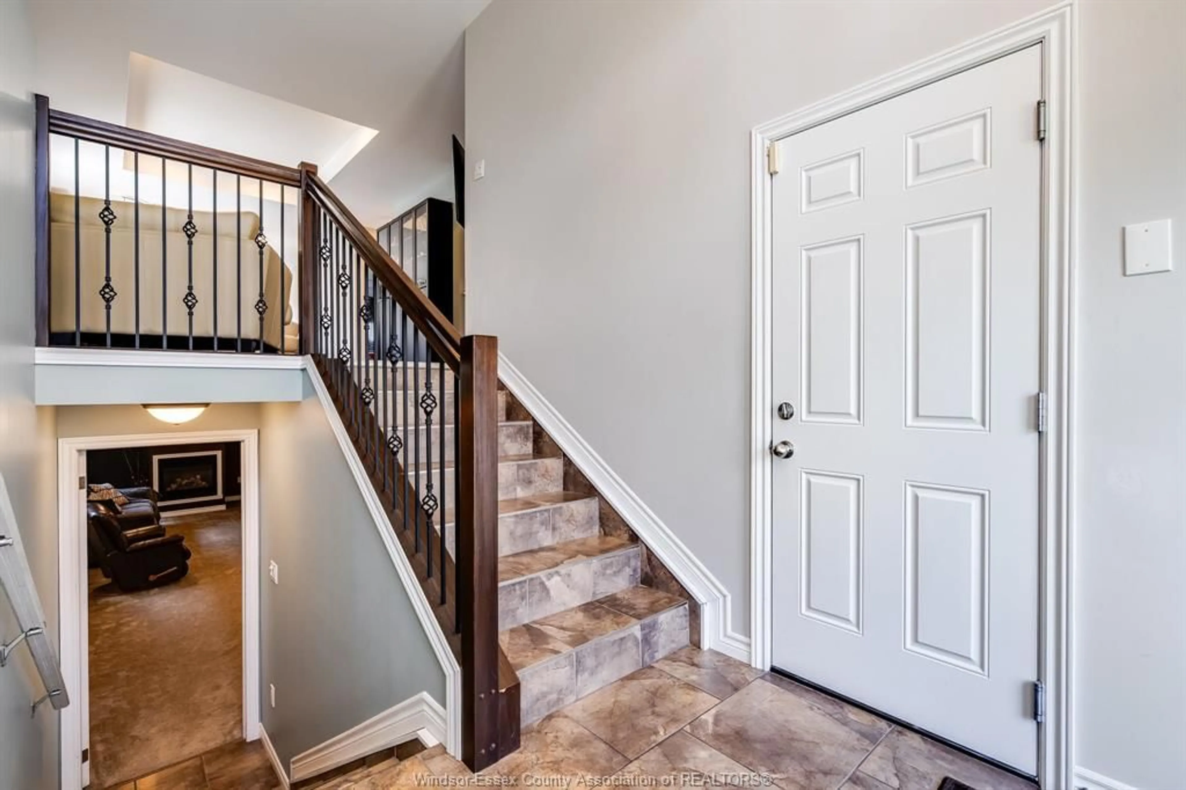 Indoor entryway for 11929 BOULDER Cres, Windsor Ontario N8P 1Z6