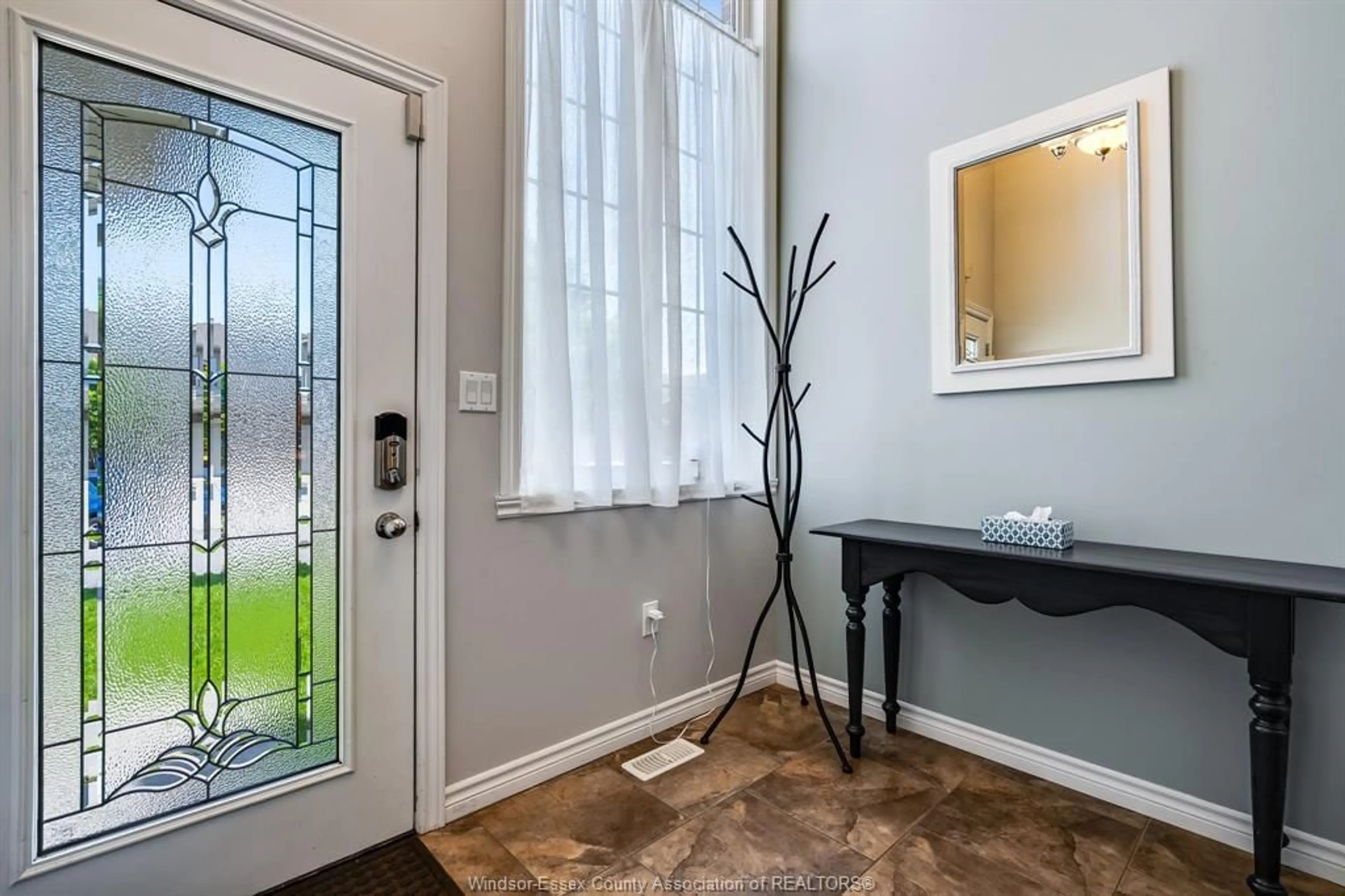 Indoor entryway for 11929 BOULDER Cres, Windsor Ontario N8P 1Z6