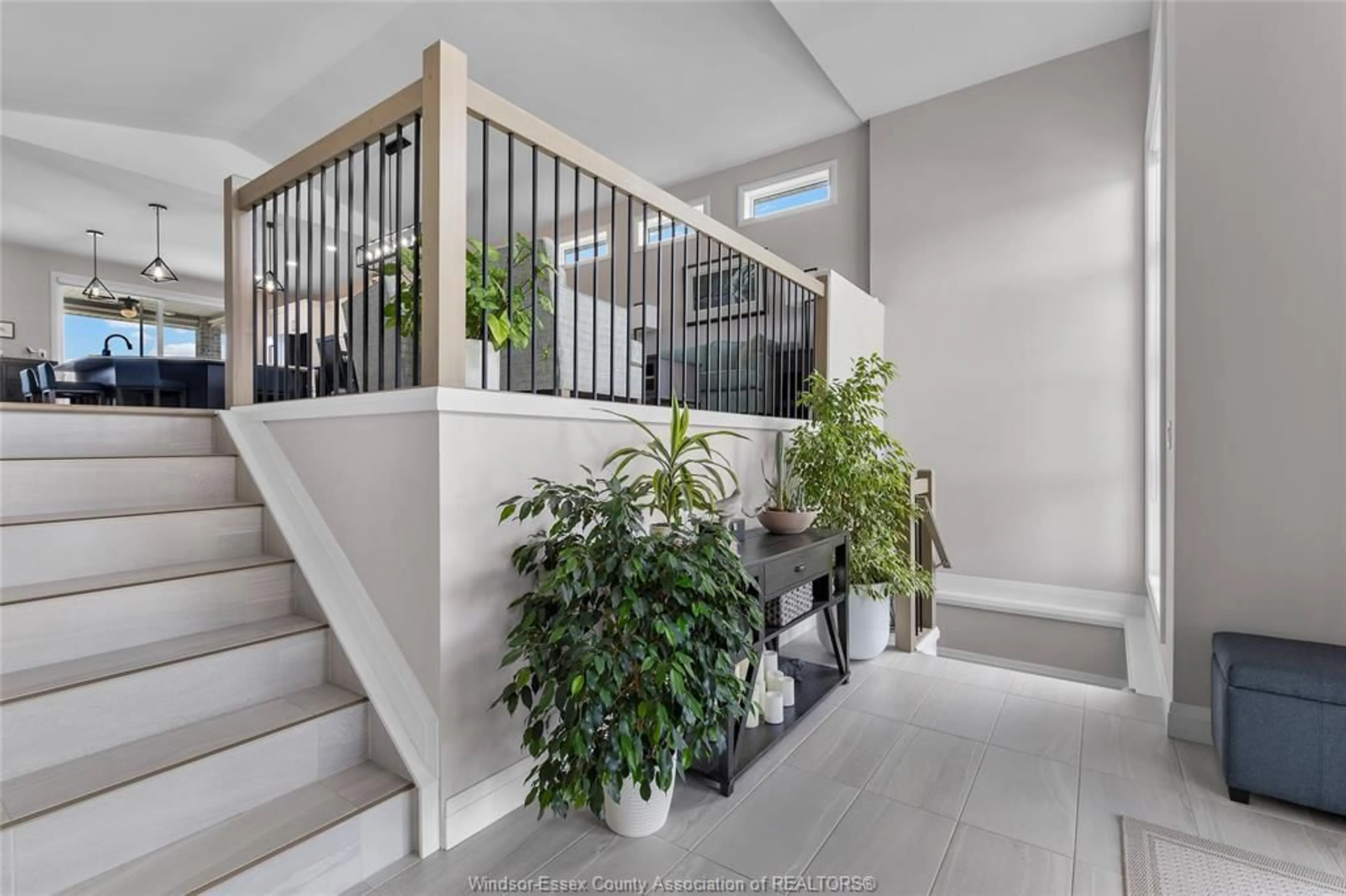 Indoor foyer for 152 LAMBERT, Amherstburg Ontario N9V 0A9