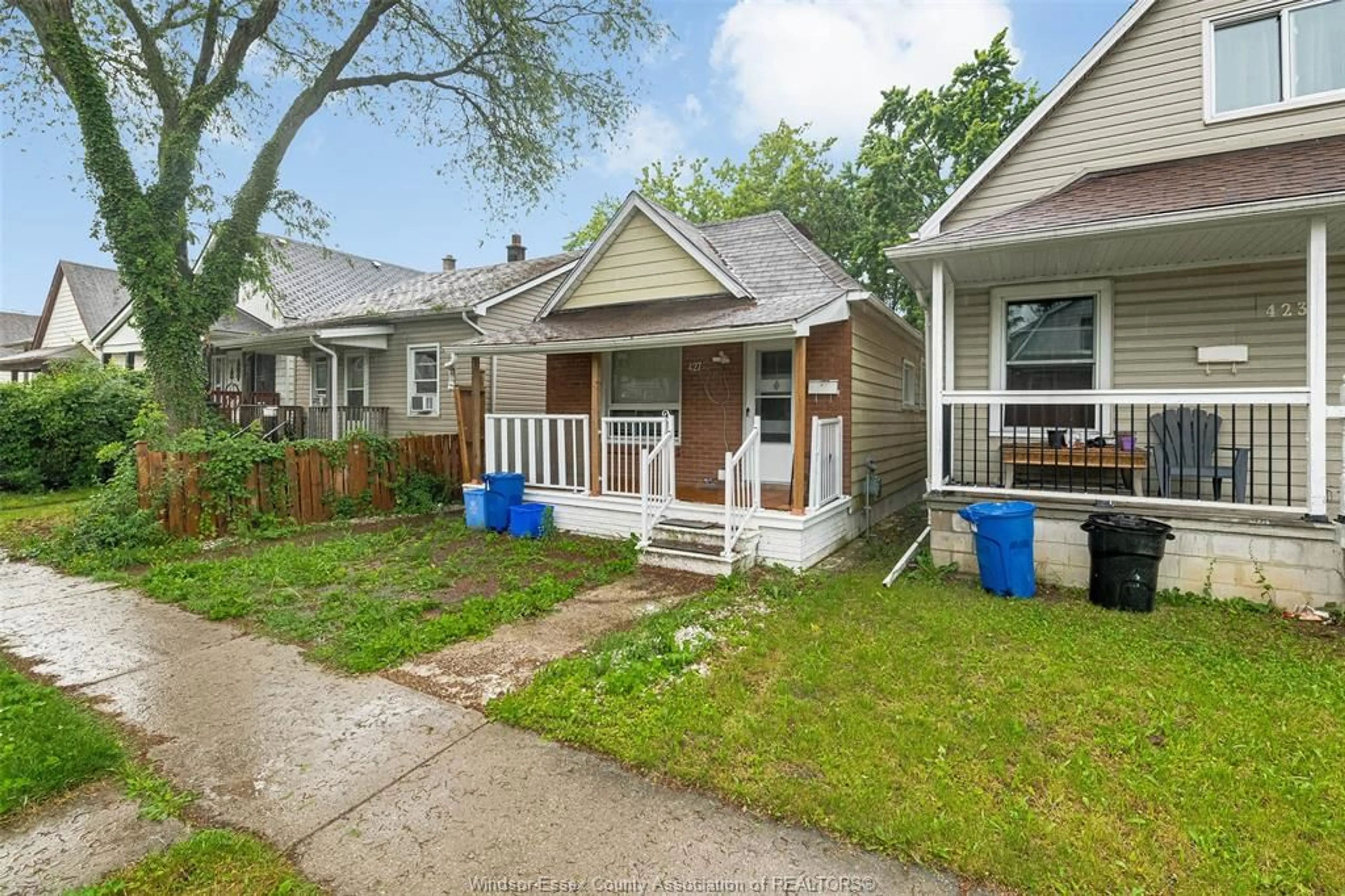 Unknown for 427 Bridge Ave, Windsor Ontario N9B 2M3