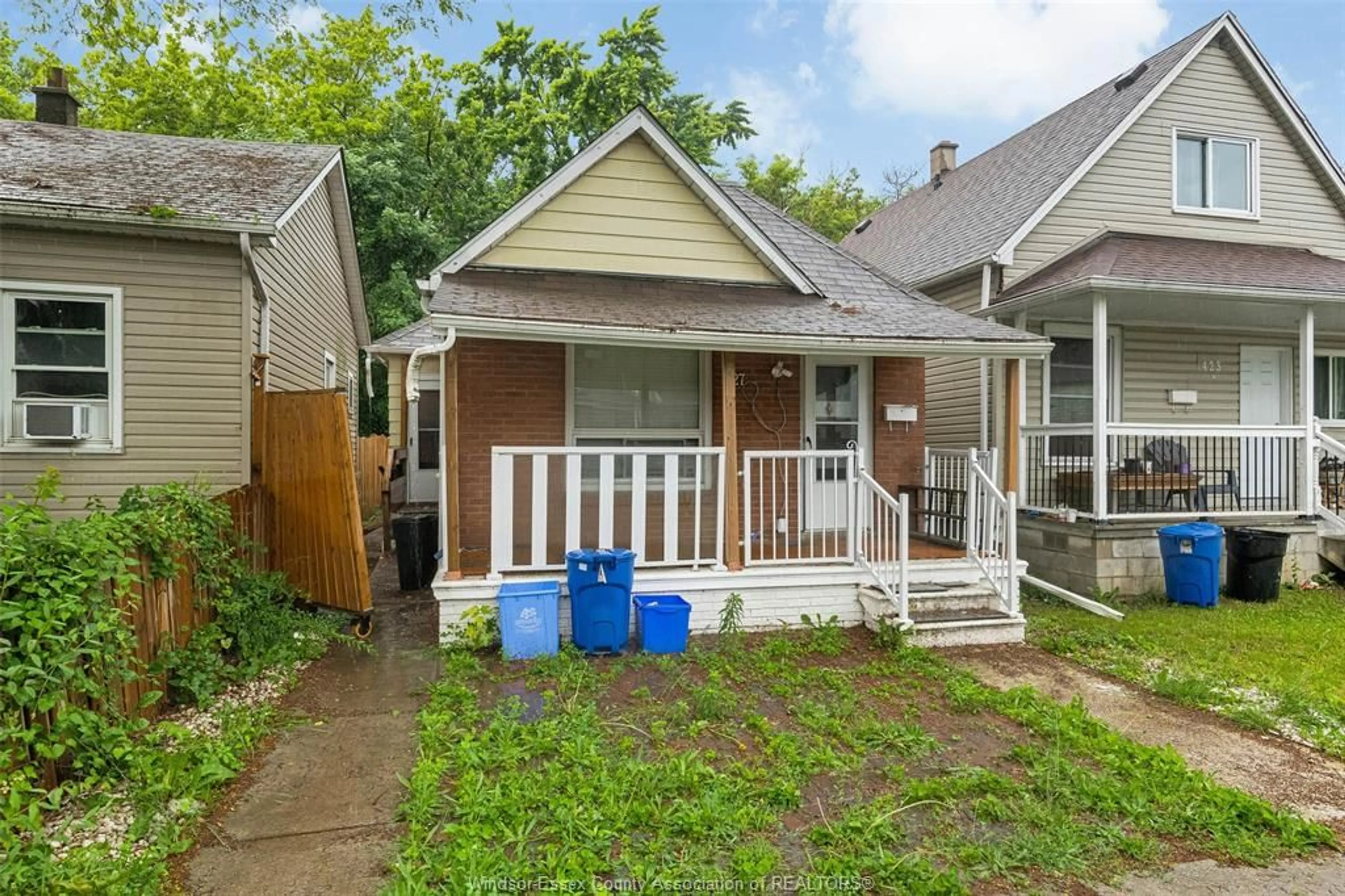 Unknown for 427 Bridge Ave, Windsor Ontario N9B 2M3