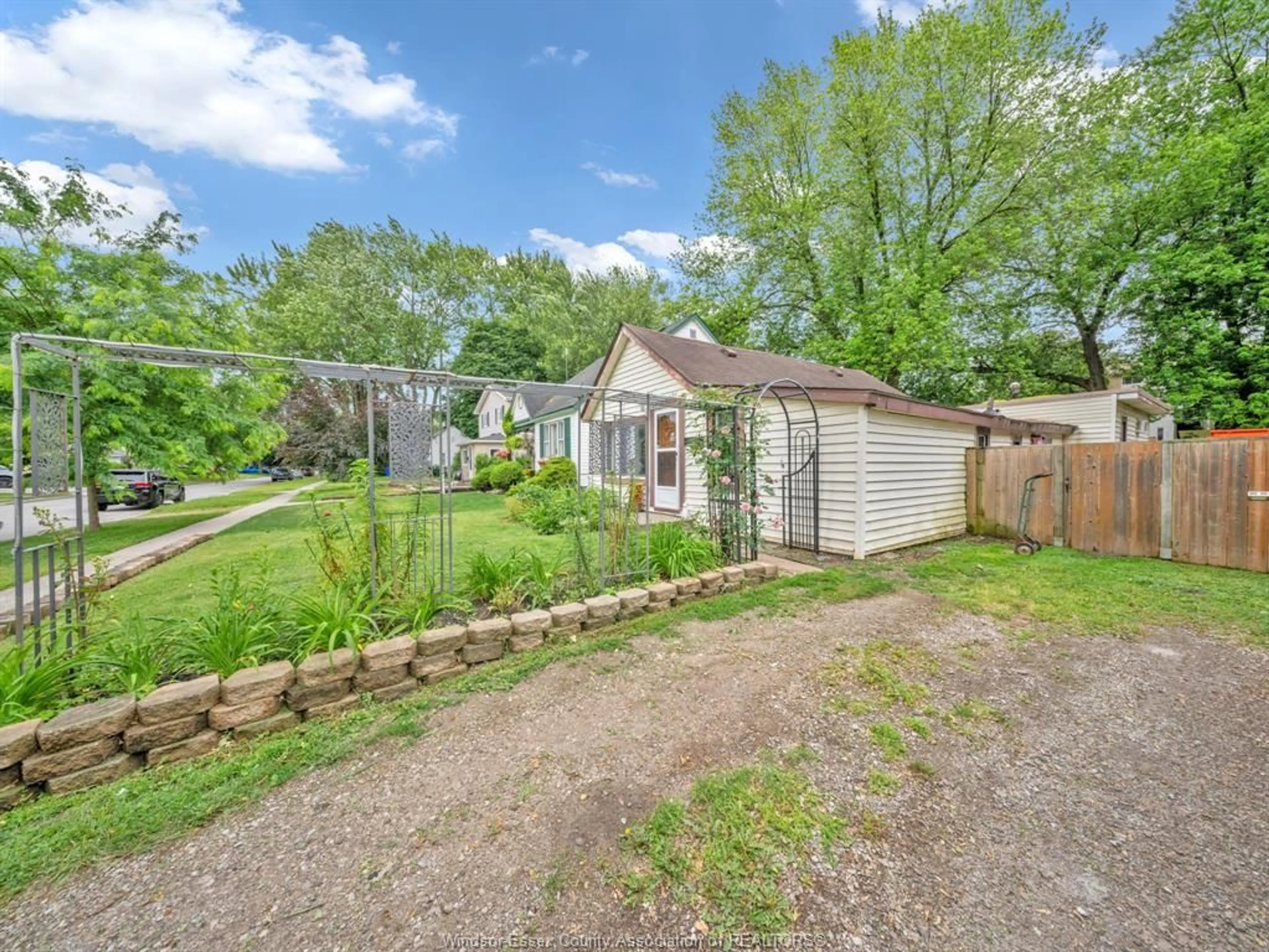 A pic from outside/outdoor area/front of a property/back of a property/a pic from drone, street for 1465 WESTMINSTER Blvd, Windsor Ontario N8T 1W8