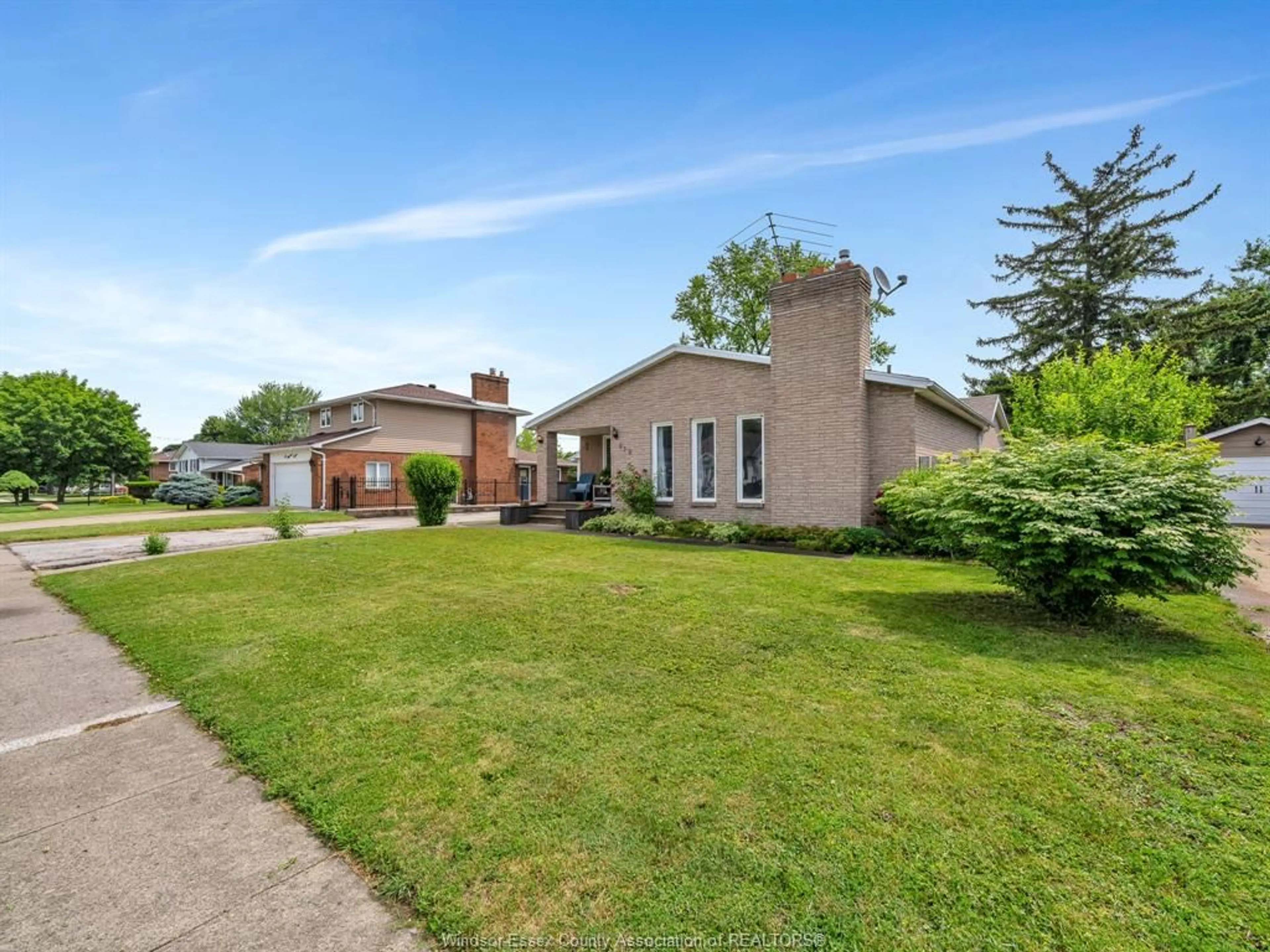 A pic from outside/outdoor area/front of a property/back of a property/a pic from drone, street for 630 ST. PIERRE, Tecumseh Ontario N8N 1Z4