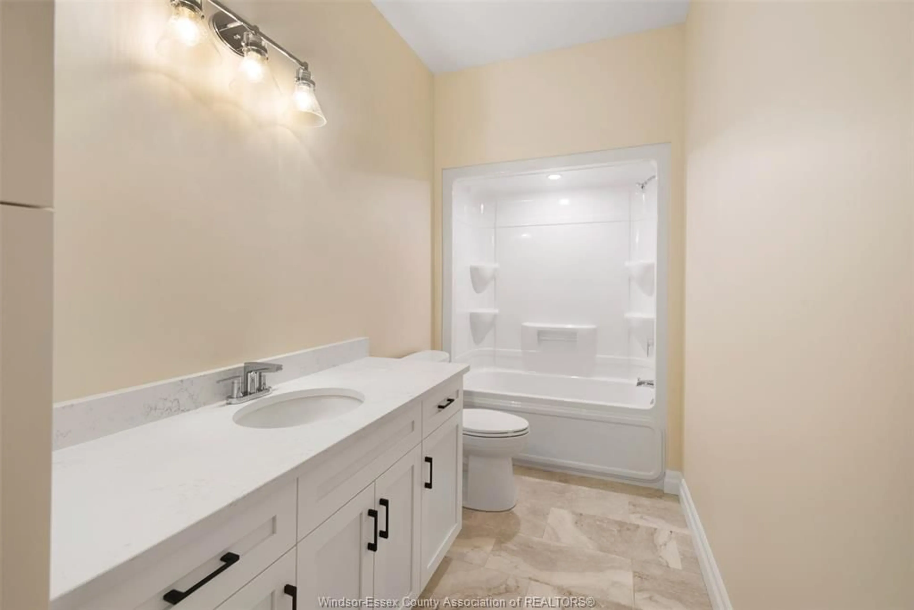 Standard bathroom, ceramic/tile floor for 53 BELLEVIEW, Kingsville Ontario N0R 1B0