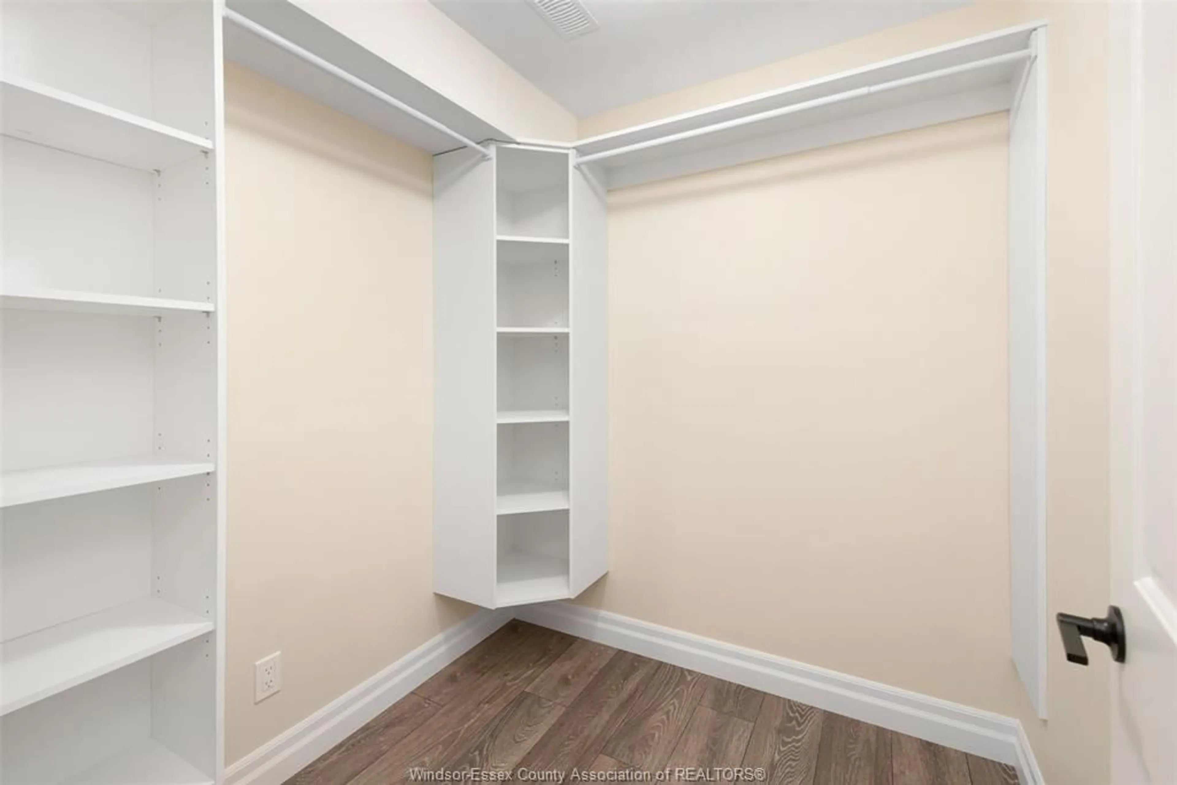 Storage room or clothes room or walk-in closet for 53 BELLEVIEW, Kingsville Ontario N0R 1B0