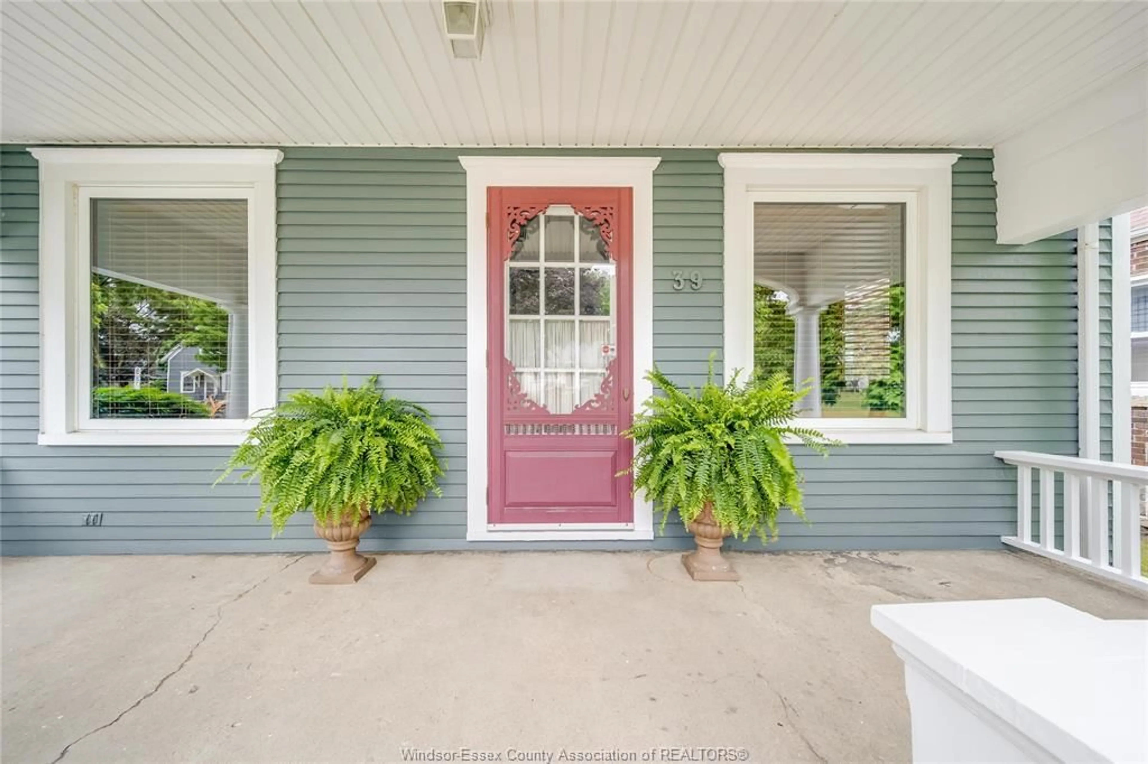 Indoor entryway for 39 GEORGIA, Leamington Ontario N8H 2E8