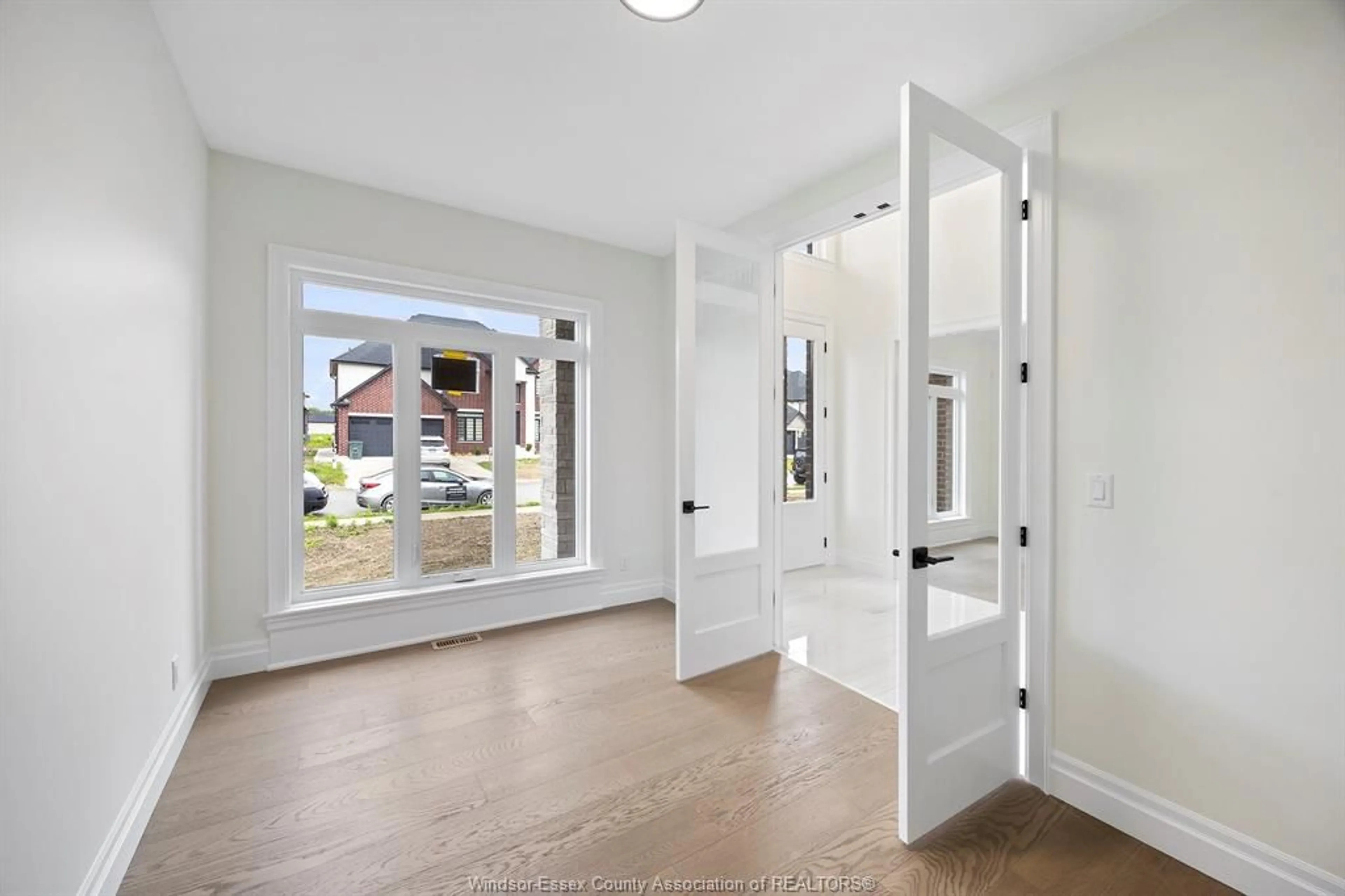 Indoor entryway for 593 ORCHARDS Cres, Windsor Ontario N9E 0B3