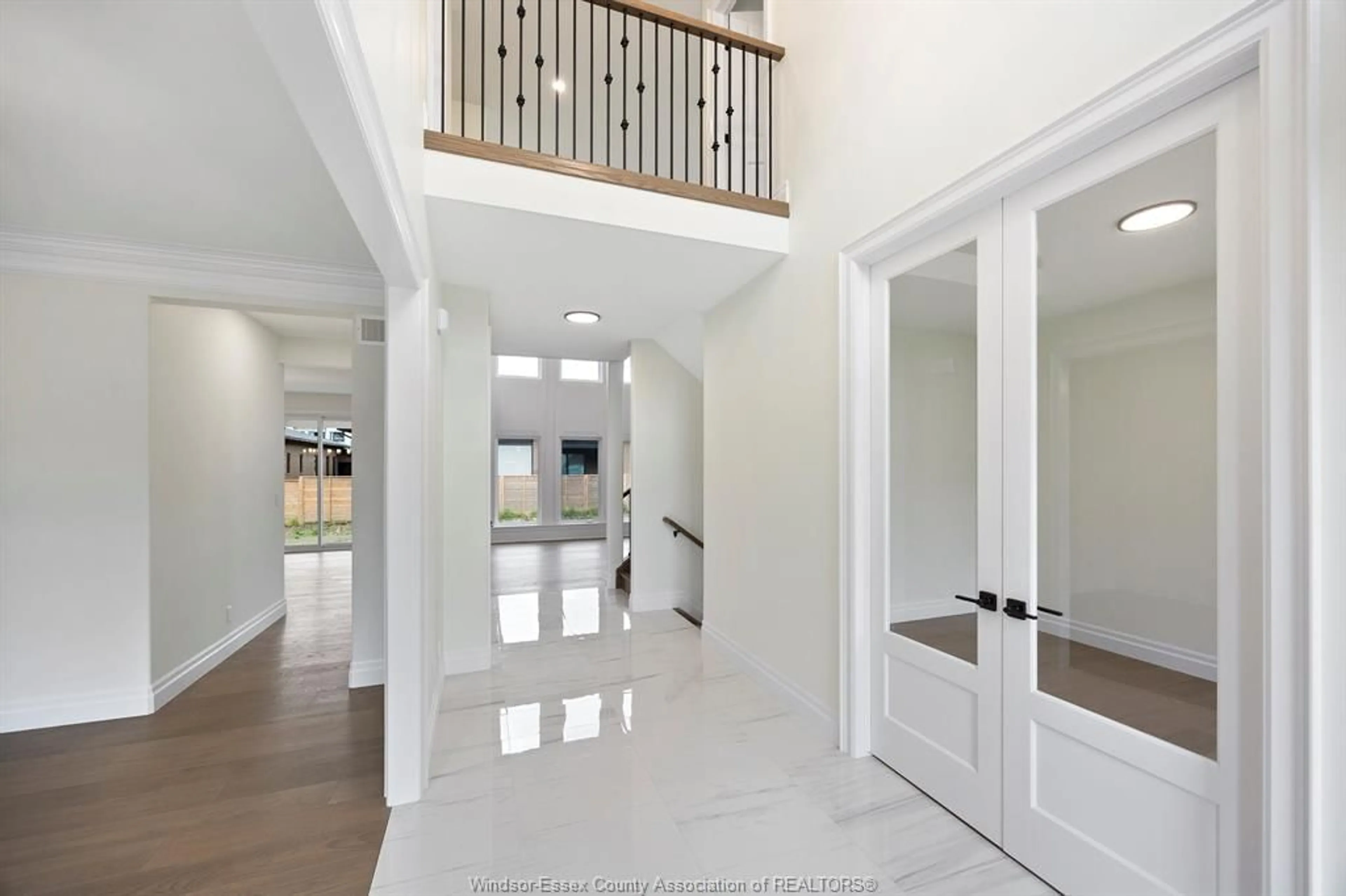 Indoor entryway for 593 ORCHARDS Cres, Windsor Ontario N9E 0B3