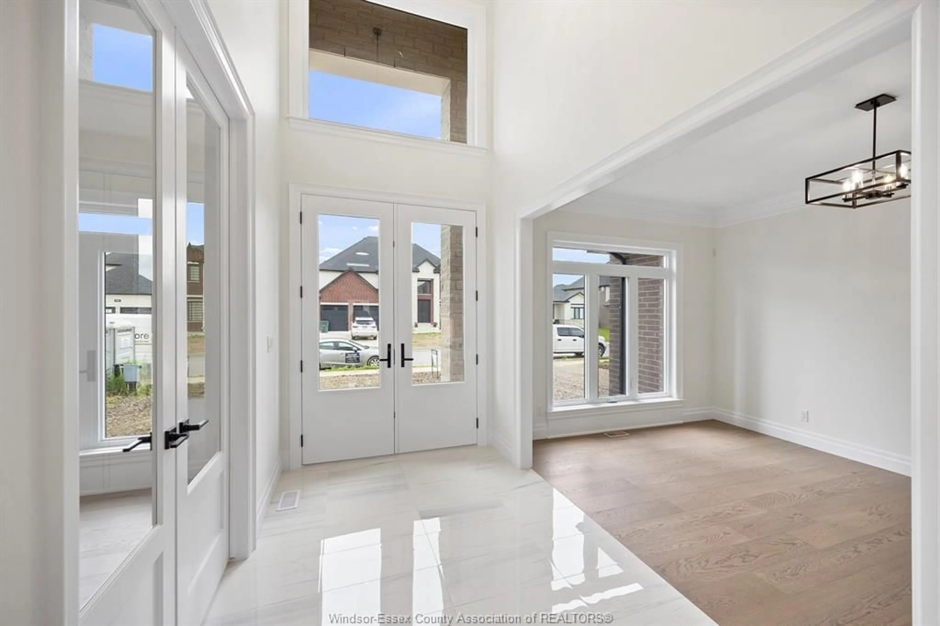 Indoor foyer for 593 ORCHARDS Cres, Windsor Ontario N9E 0B3