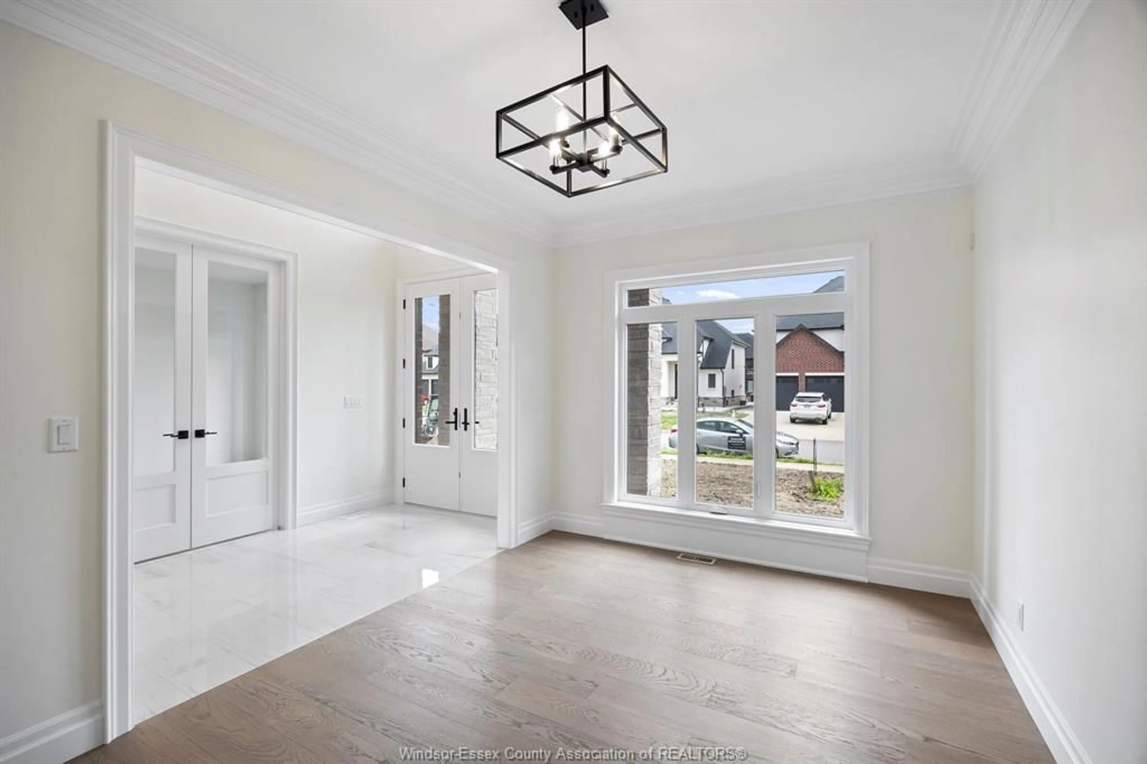 Indoor entryway for 593 ORCHARDS Cres, Windsor Ontario N9E 0B3