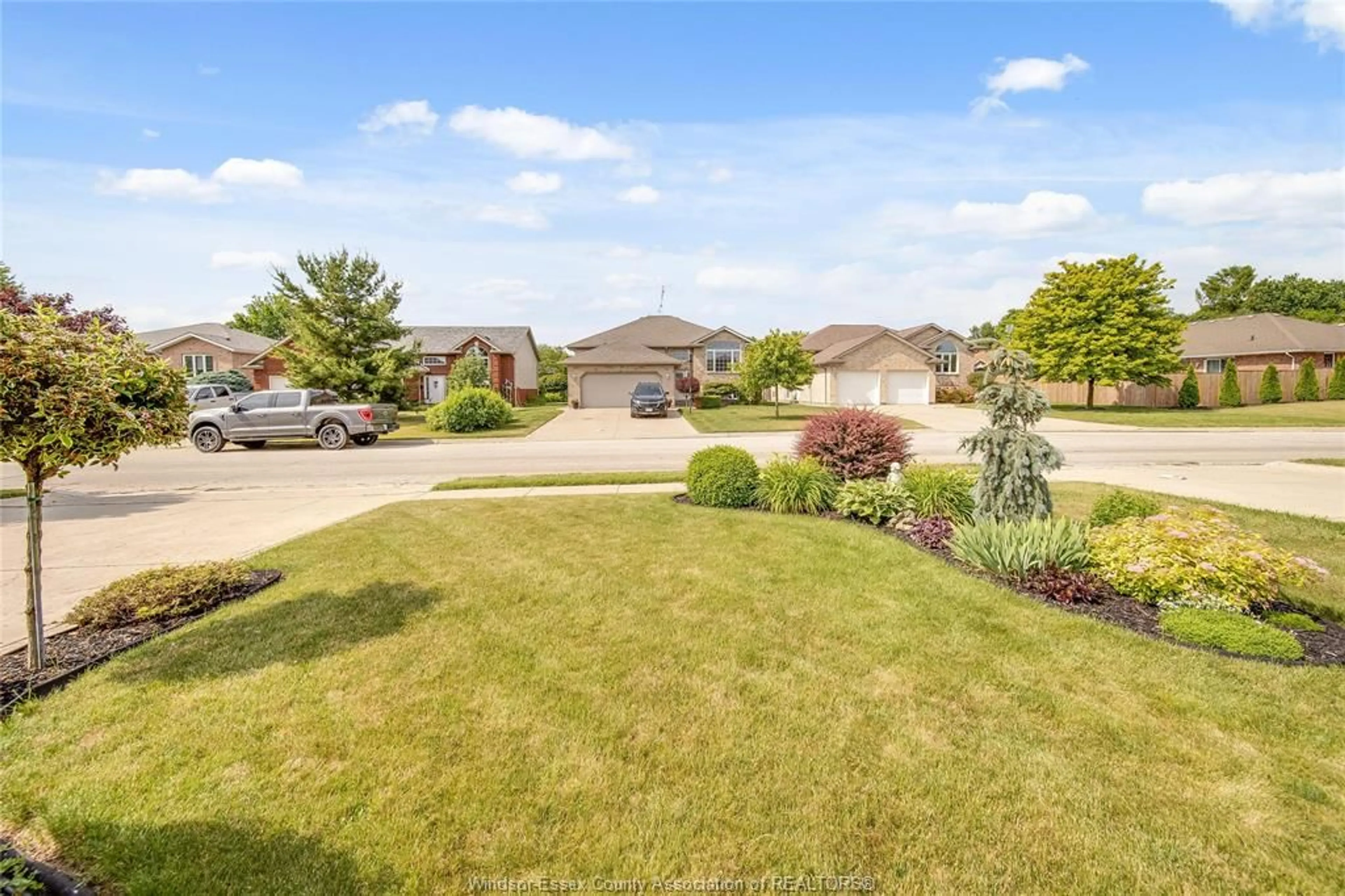 A pic from outside/outdoor area/front of a property/back of a property/a pic from drone, water/lake/river/ocean view for 209 JAMES Ave, Kingsville Ontario N9Y 4B4