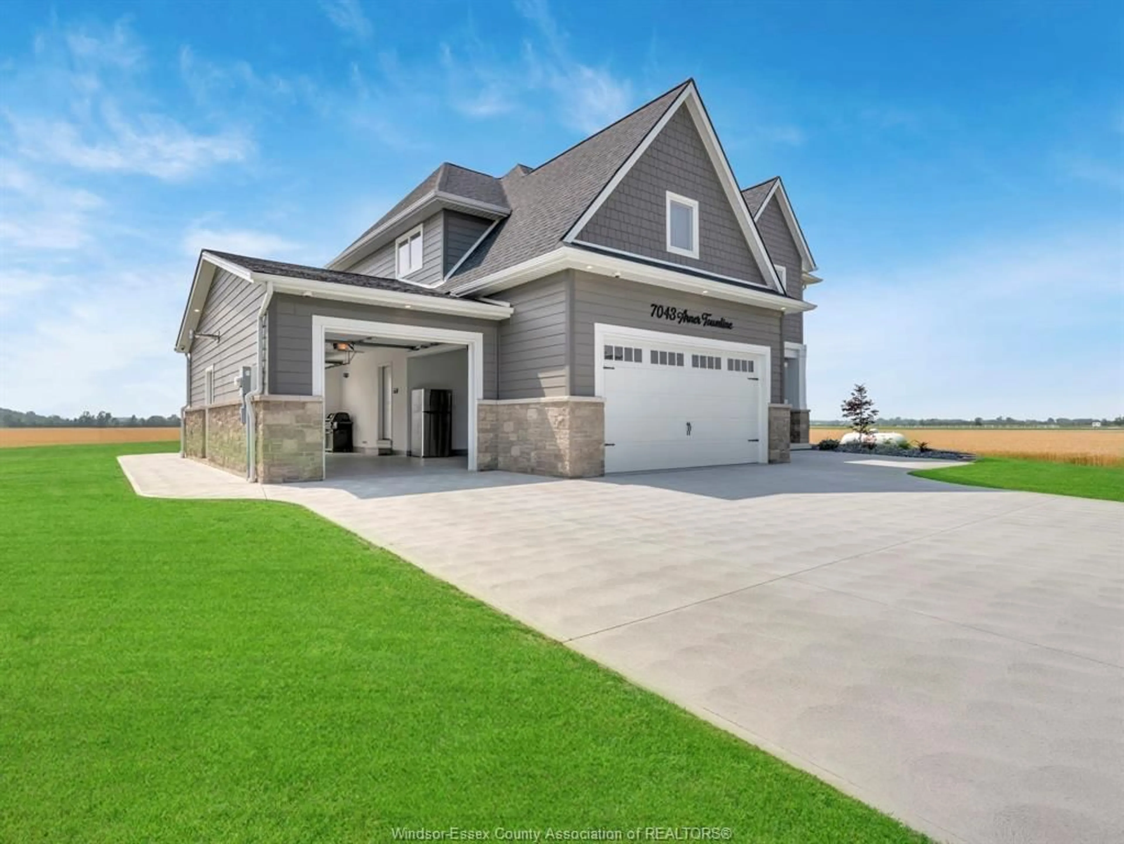 Home with vinyl exterior material, unknown for 7043 & 7045 COUNTY RD 23 (ARNER TOWNLINE), Colchester North Ontario N0R 1B0