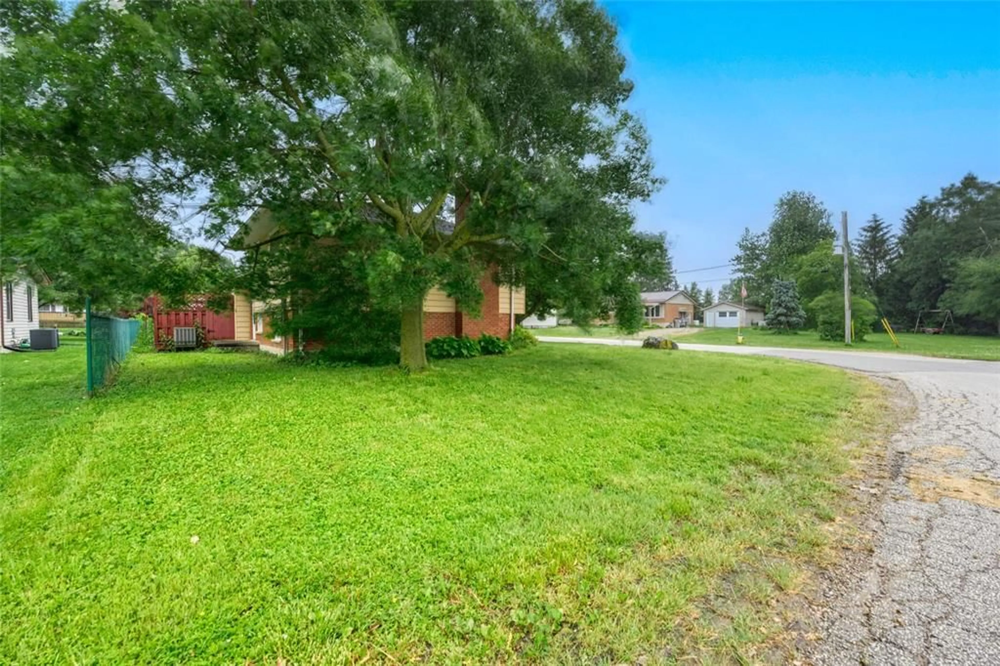 A pic from outside/outdoor area/front of a property/back of a property/a pic from drone, street for 383 WEST St, Warwick-Watford Ontario N0M 2S0