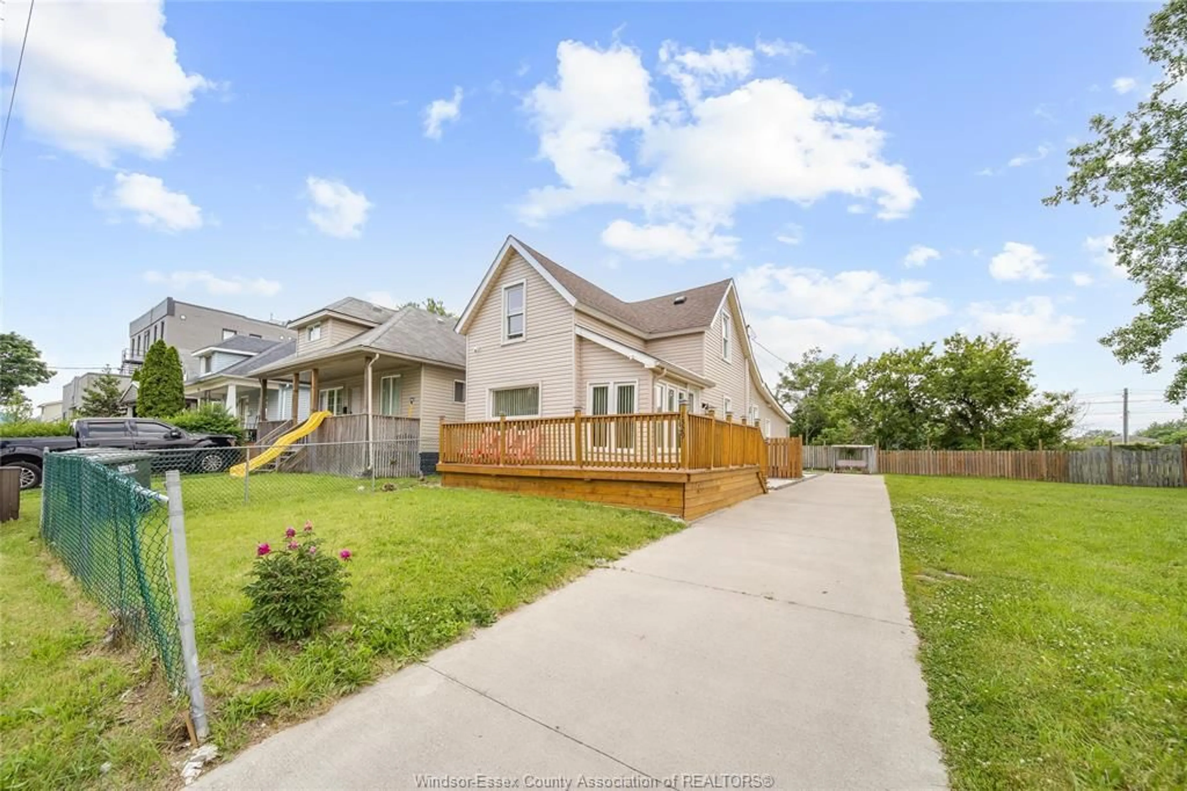 A pic from outside/outdoor area/front of a property/back of a property/a pic from drone, street for 1329 WELLINGTON, Windsor Ontario N8X 2C1