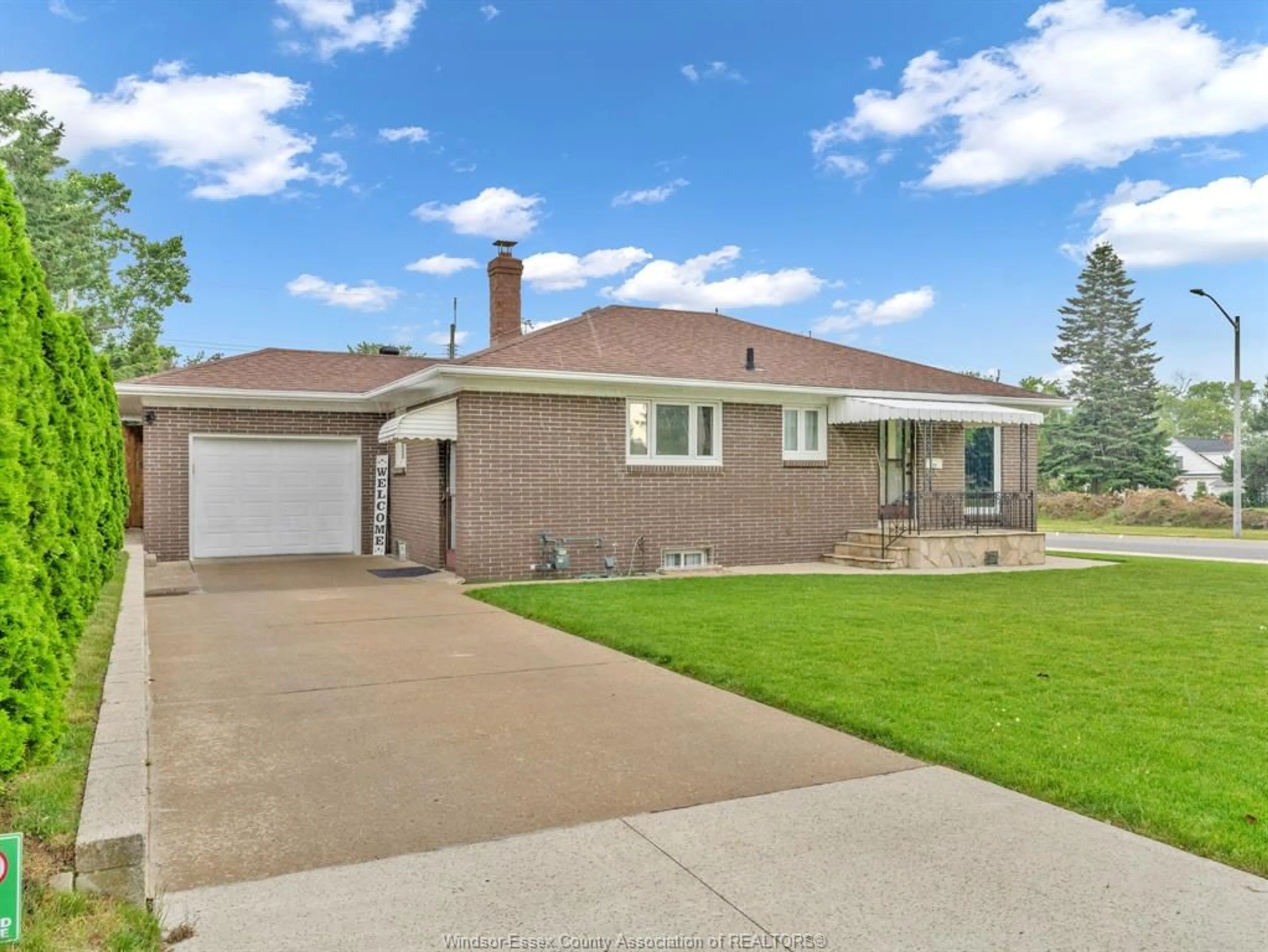 Home with brick exterior material, street for 21 William Ave, Leamington Ontario N8H 2G4