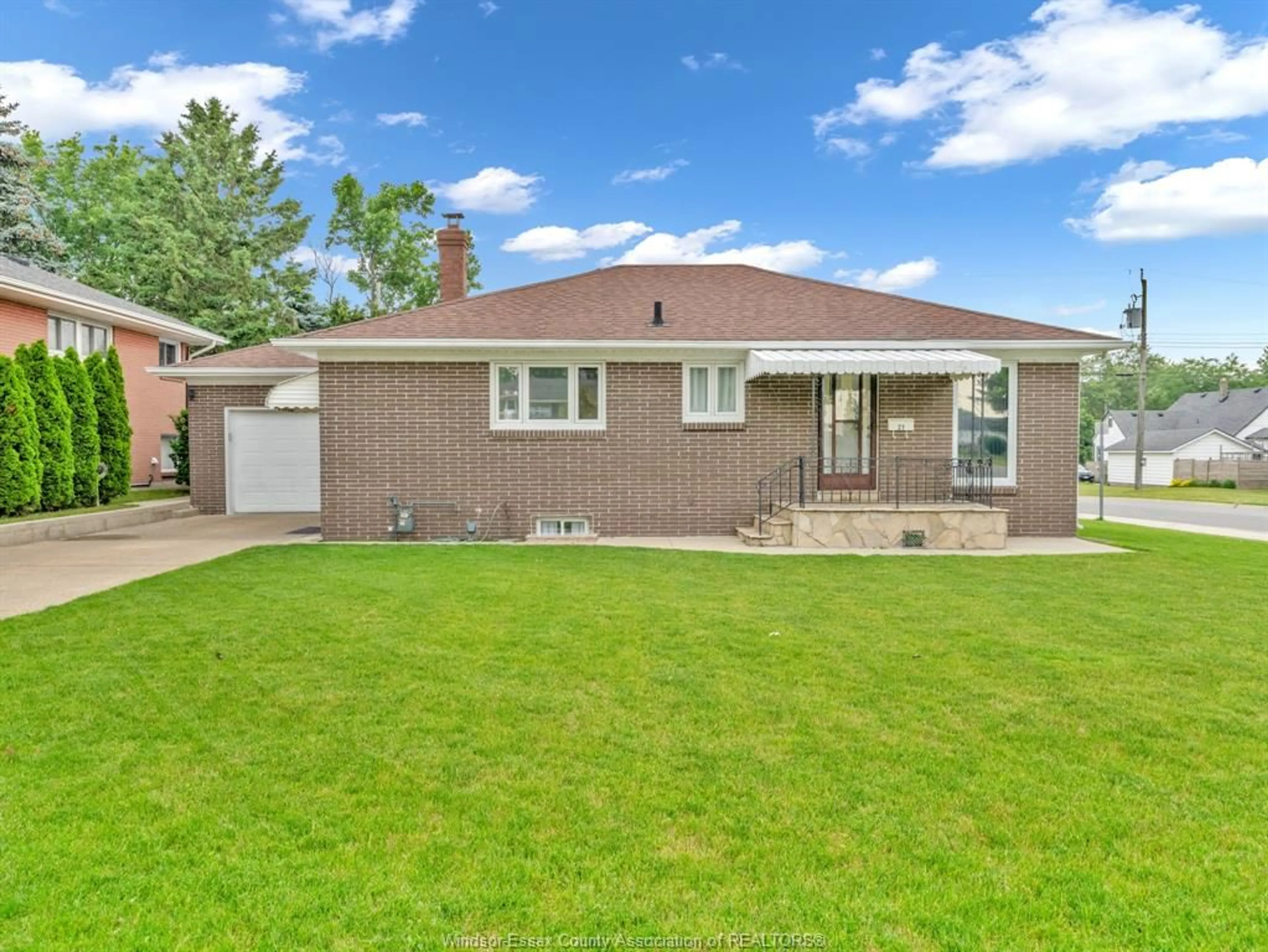 Home with brick exterior material, street for 21 William Ave, Leamington Ontario N8H 2G4