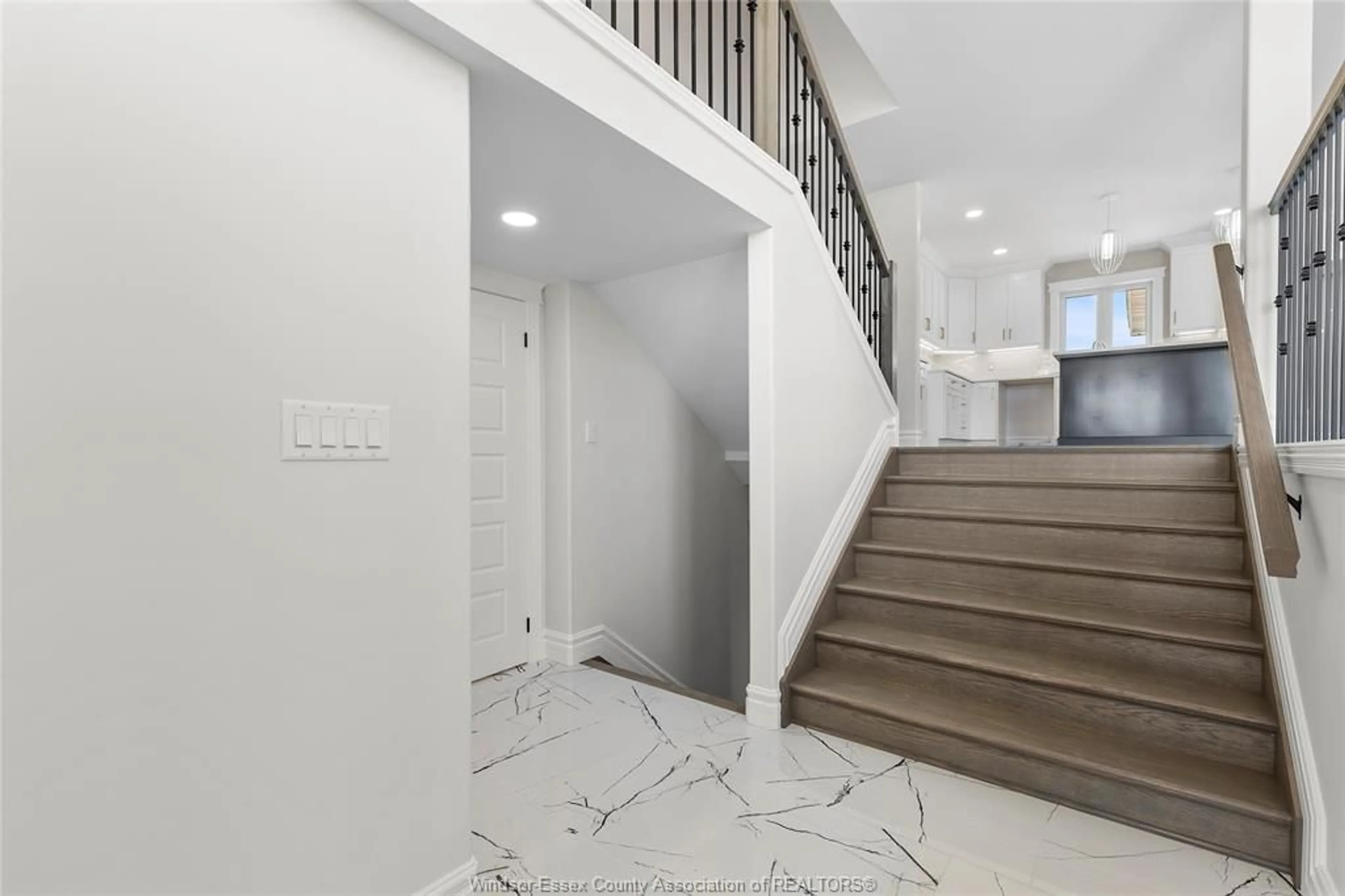 Stairs for 629 SUMMIT St, Lakeshore Ontario N0R 1A7