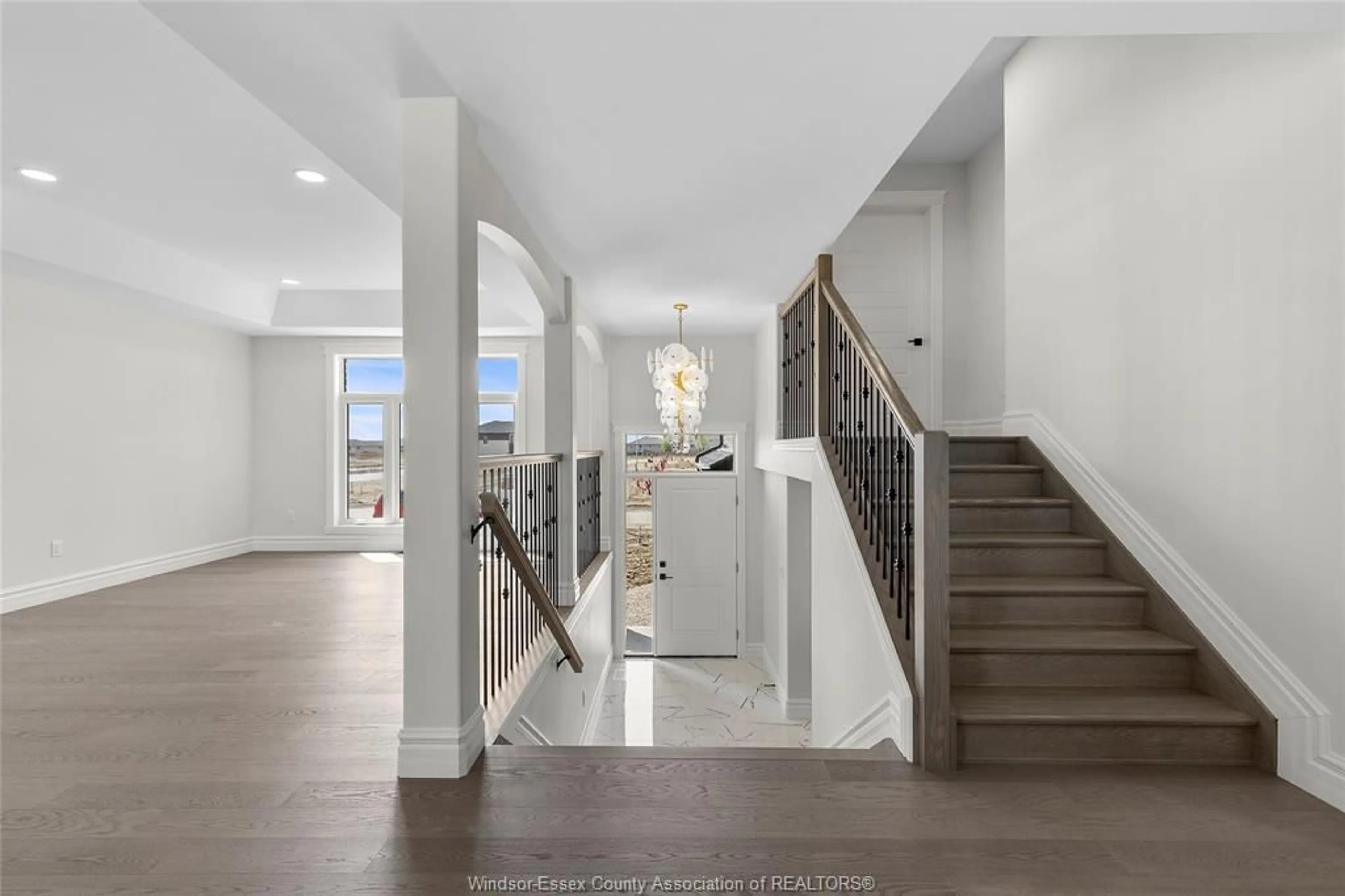 Indoor foyer for 629 SUMMIT St, Lakeshore Ontario N0R 1A7