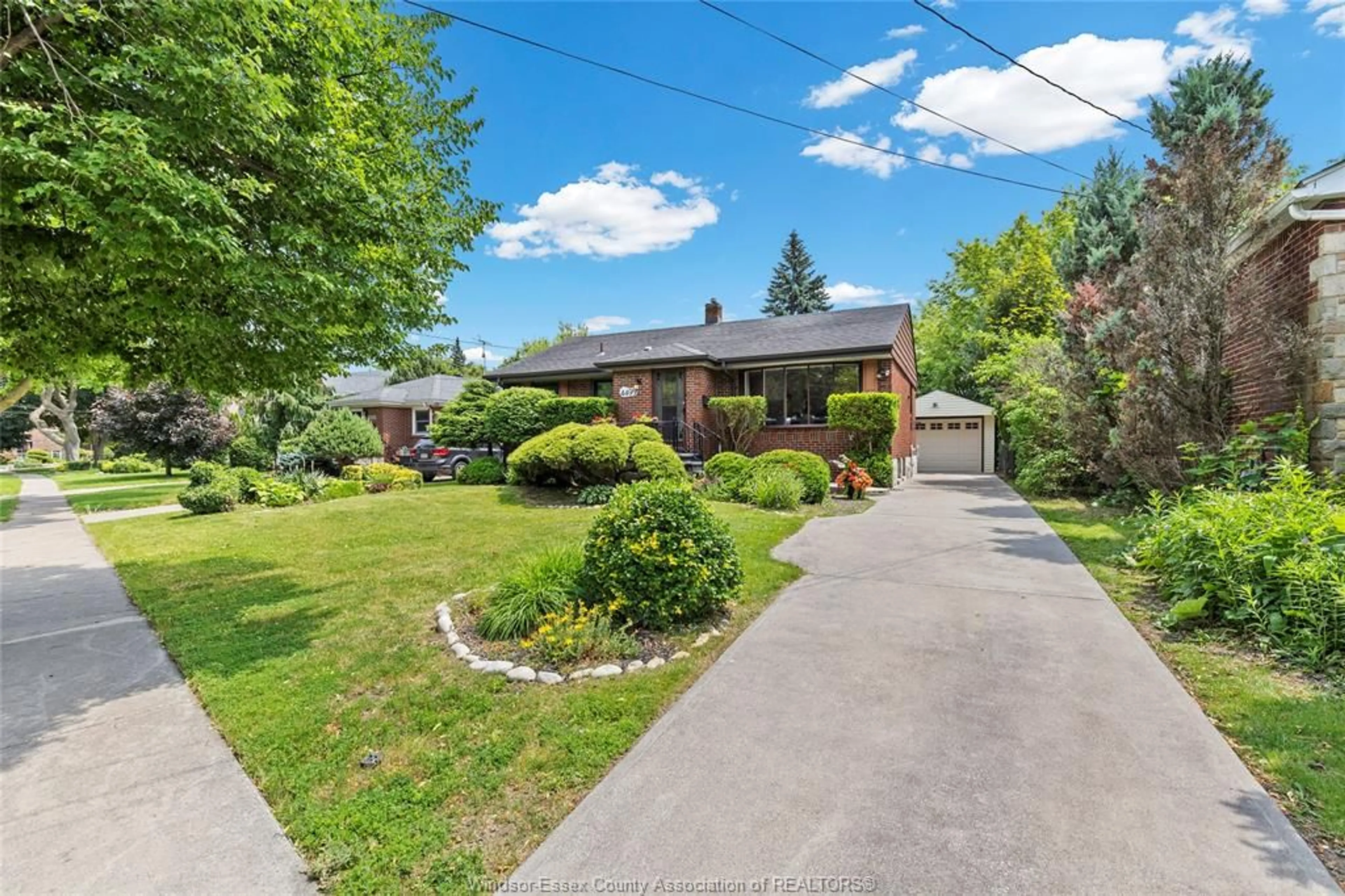 A pic from outside/outdoor area/front of a property/back of a property/a pic from drone, street for 4495 PLEASANT Pl, Windsor Ontario N8Y 2E9
