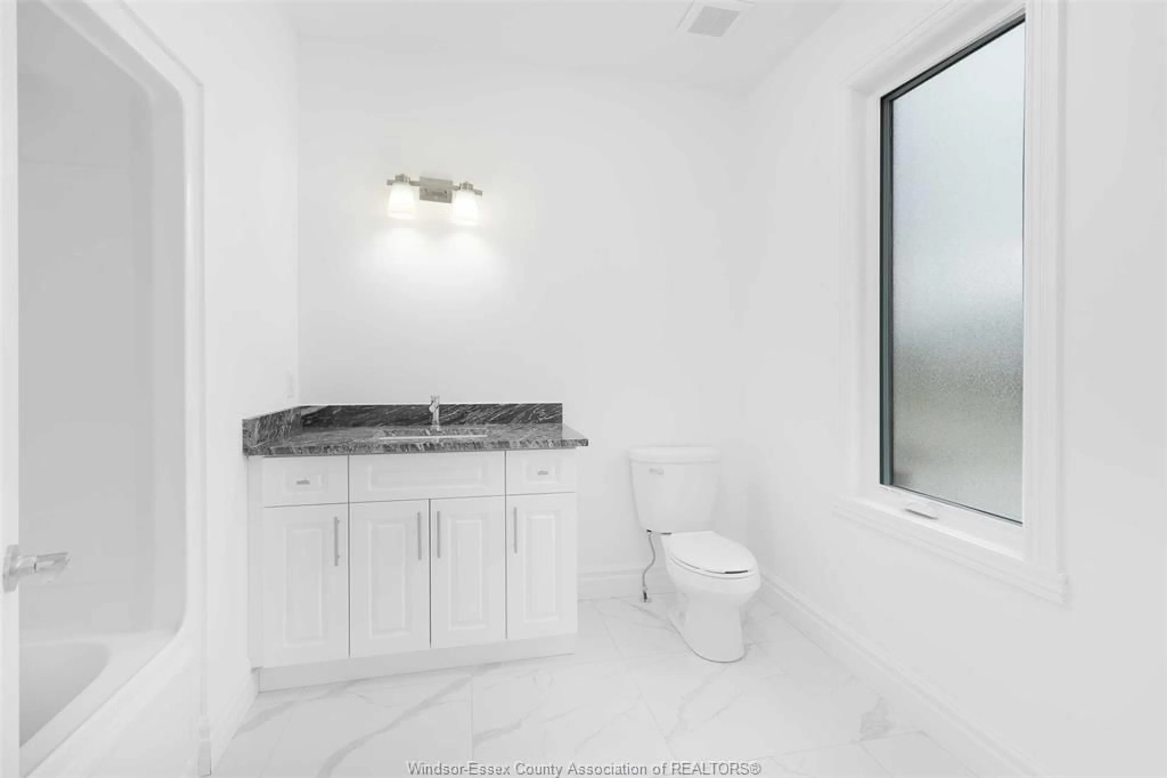 Standard bathroom, ceramic/tile floor for 58 NOBLE, Amherstburg Ontario N9V 0G8