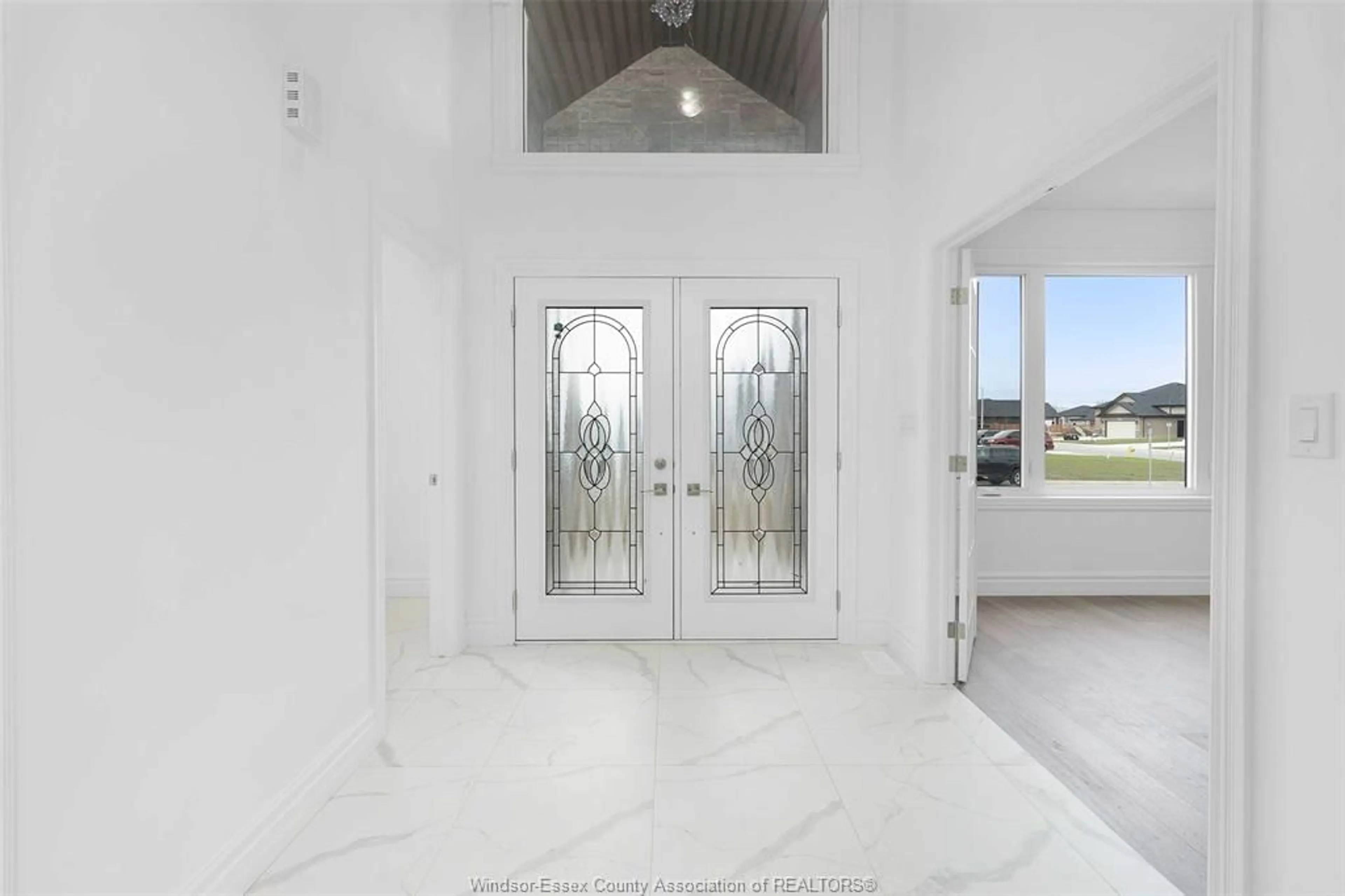 Indoor foyer for 58 NOBLE, Amherstburg Ontario N9V 0G8