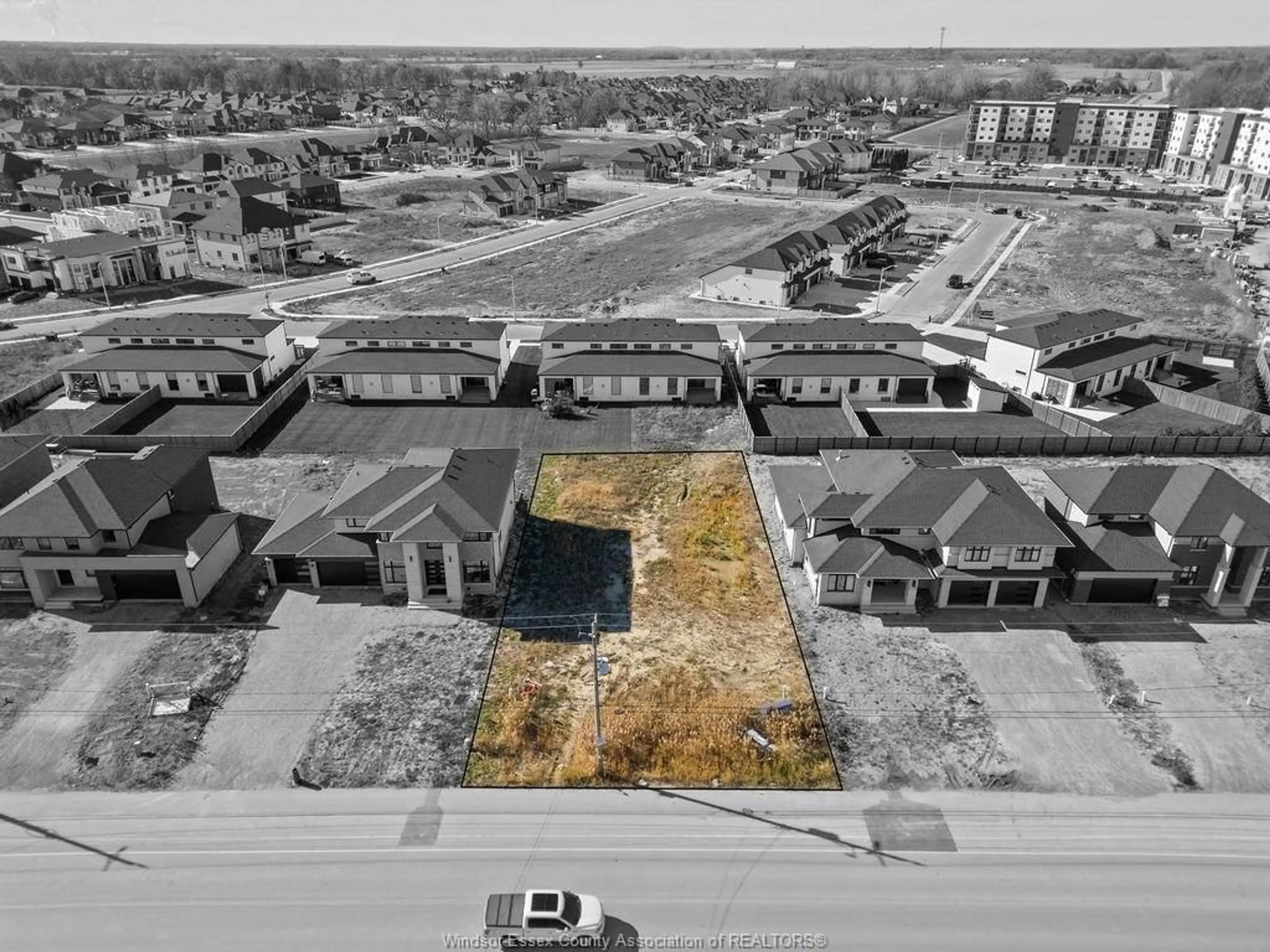 A pic from outside/outdoor area/front of a property/back of a property/a pic from drone, street for 5113 HURON CHURCH LINE, LaSalle Ontario N9H 0N2