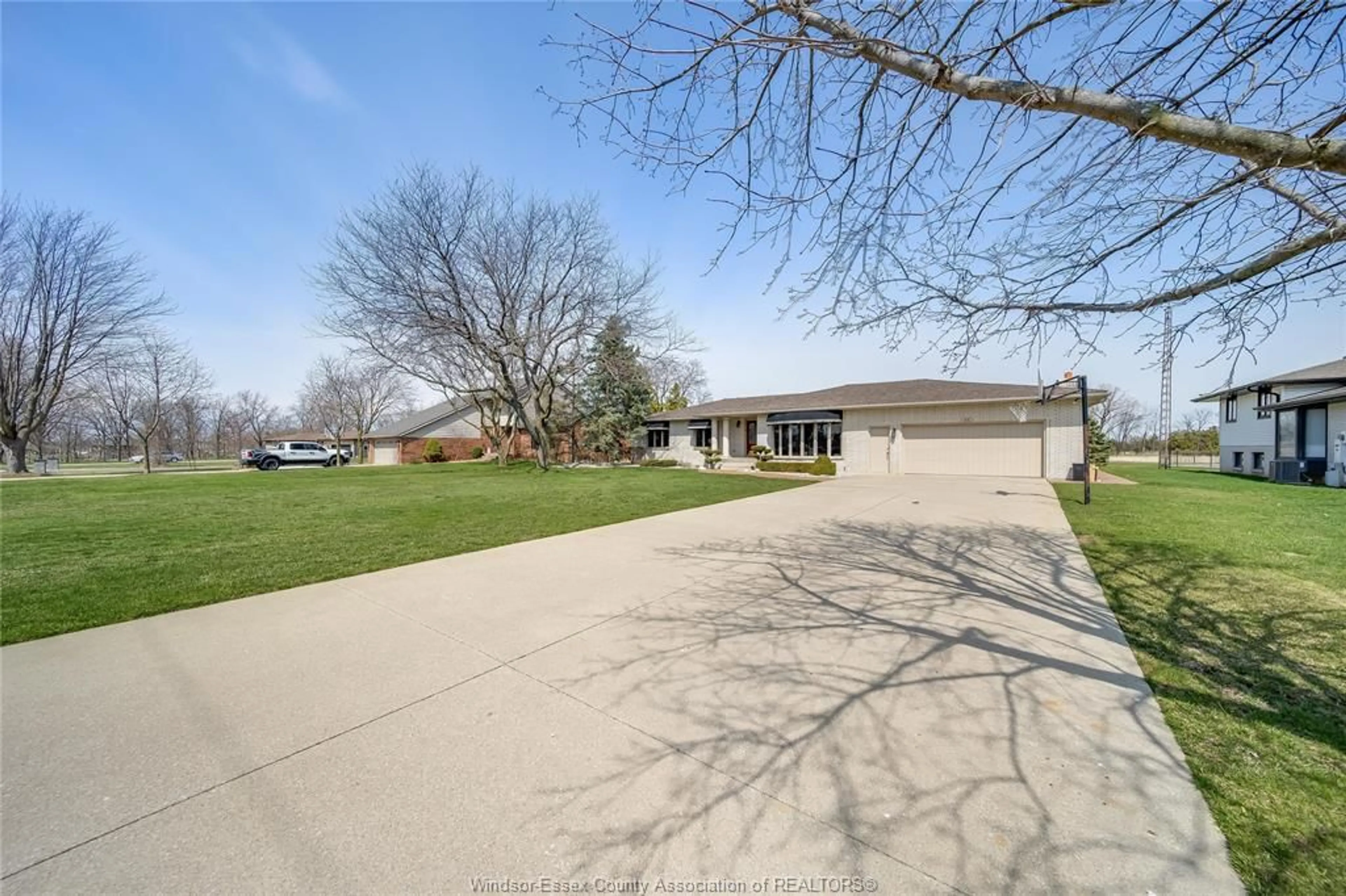 A pic from outside/outdoor area/front of a property/back of a property/a pic from drone, street for 65 BISSONNETTE, Lakeshore Ontario N0R 1V0