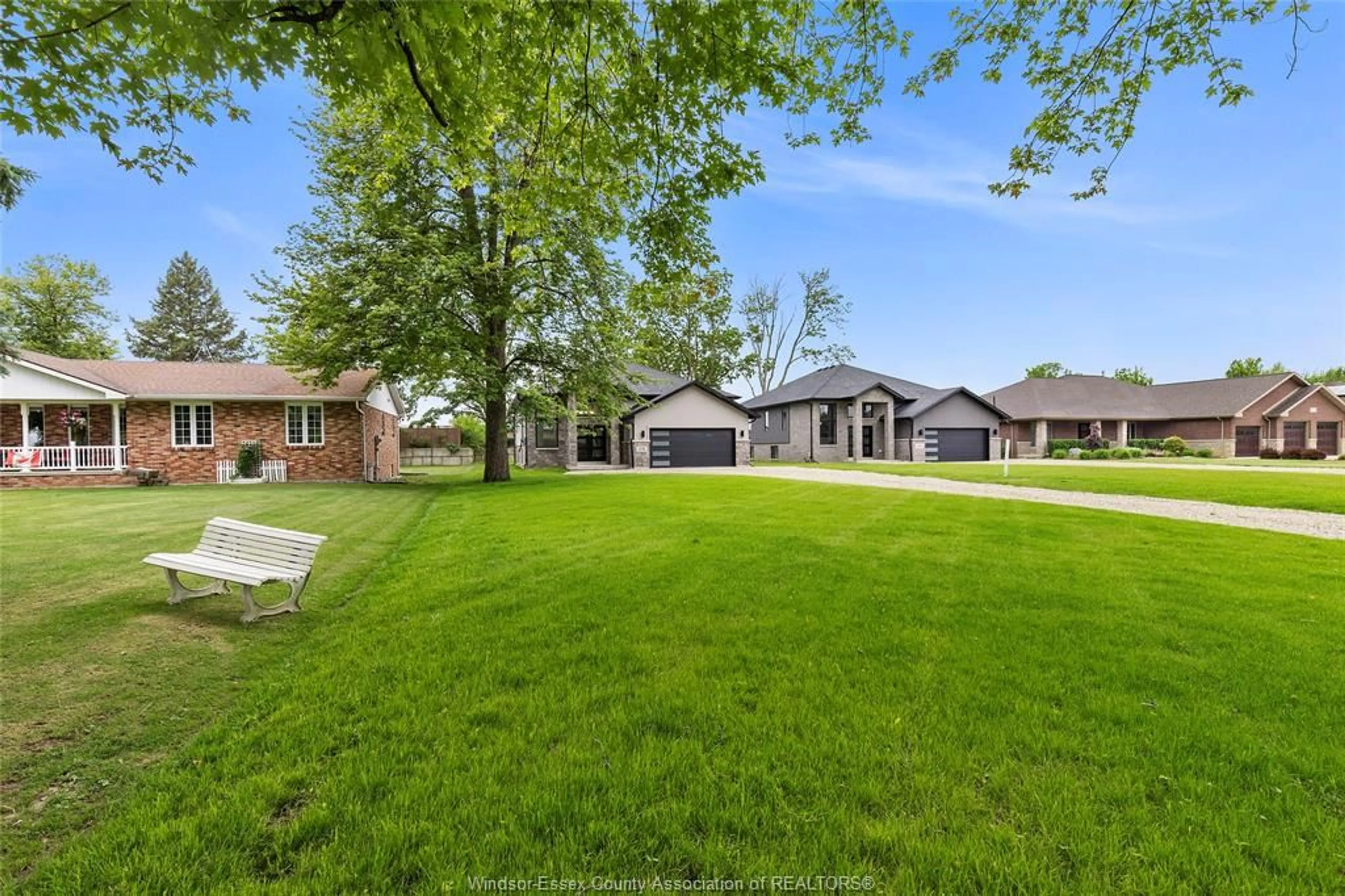 A pic from outside/outdoor area/front of a property/back of a property/a pic from drone, street for 158 MELOCHE, Amherstburg Ontario N9V 2Y6