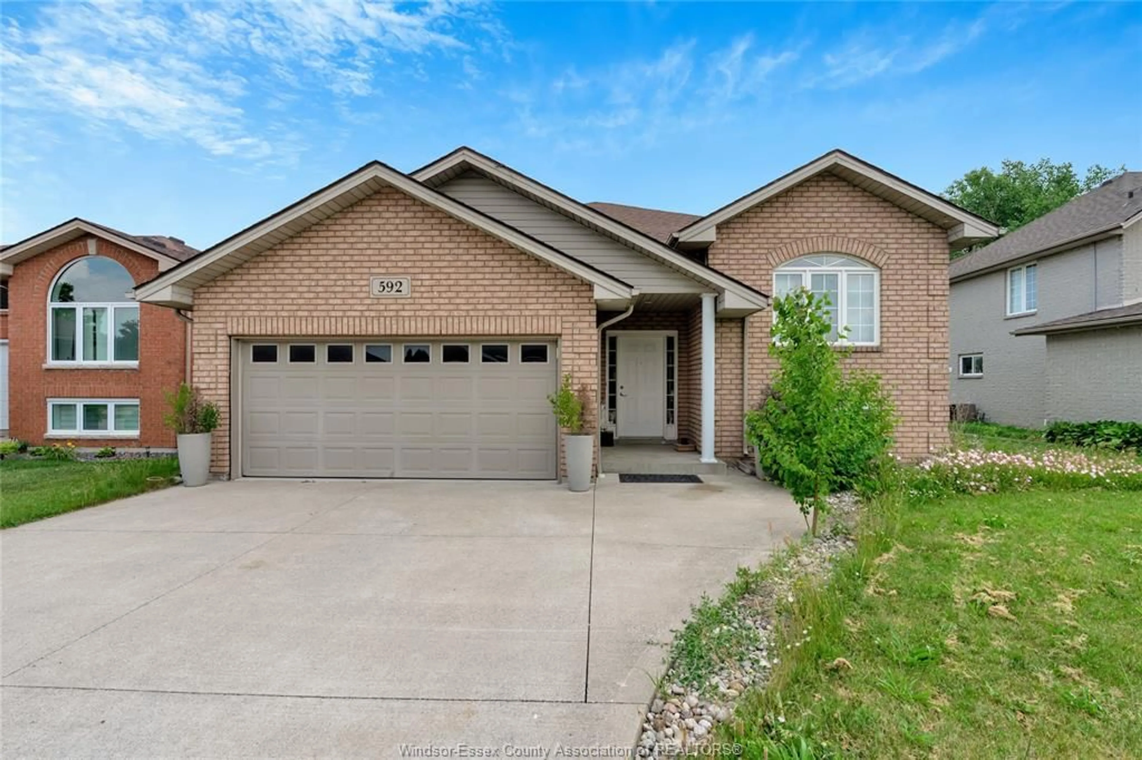 Home with brick exterior material, street for 592 BANWELL, Windsor Ontario N8P 1J8