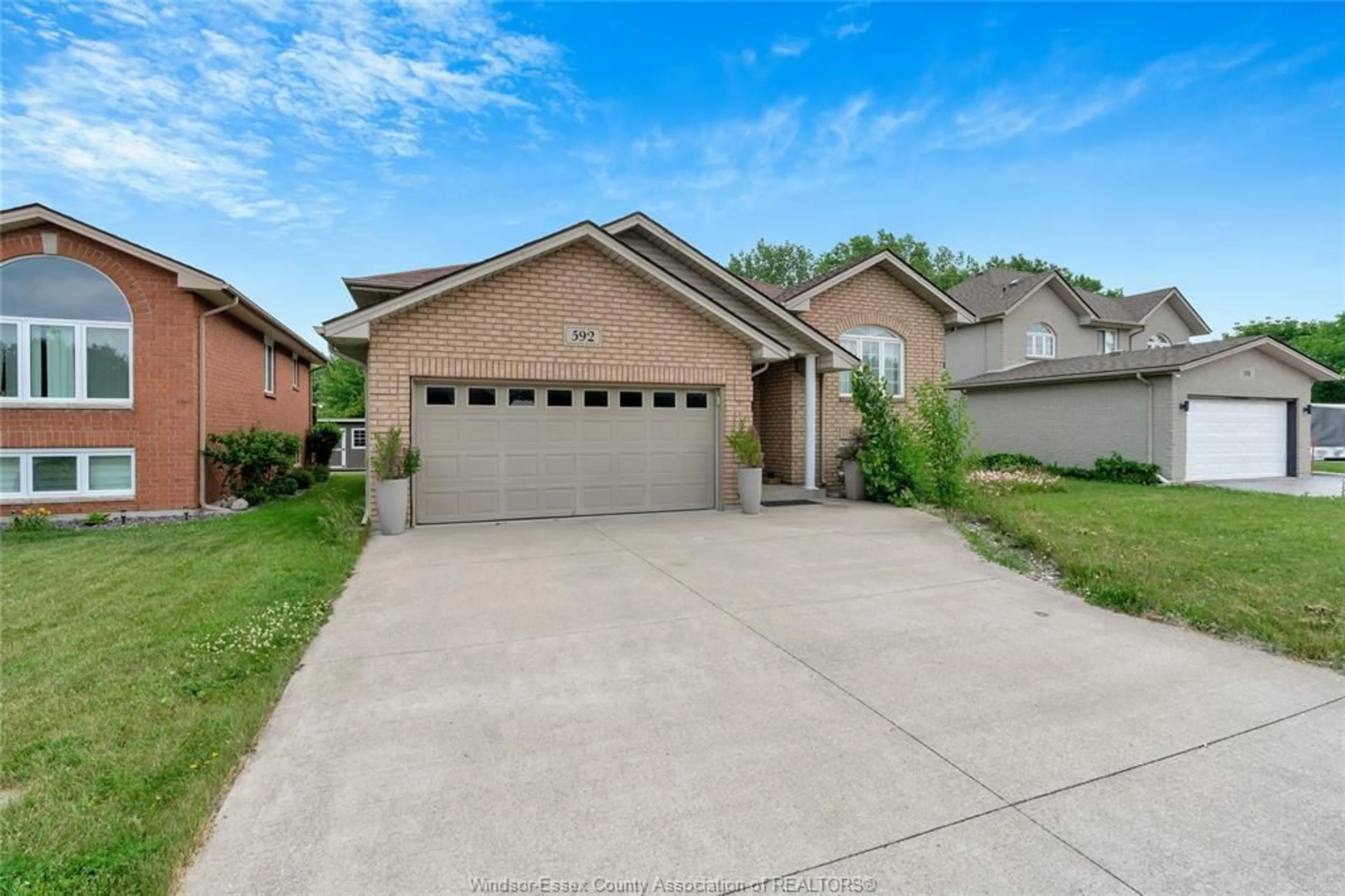 Home with brick exterior material, street for 592 BANWELL, Windsor Ontario N8P 1J8