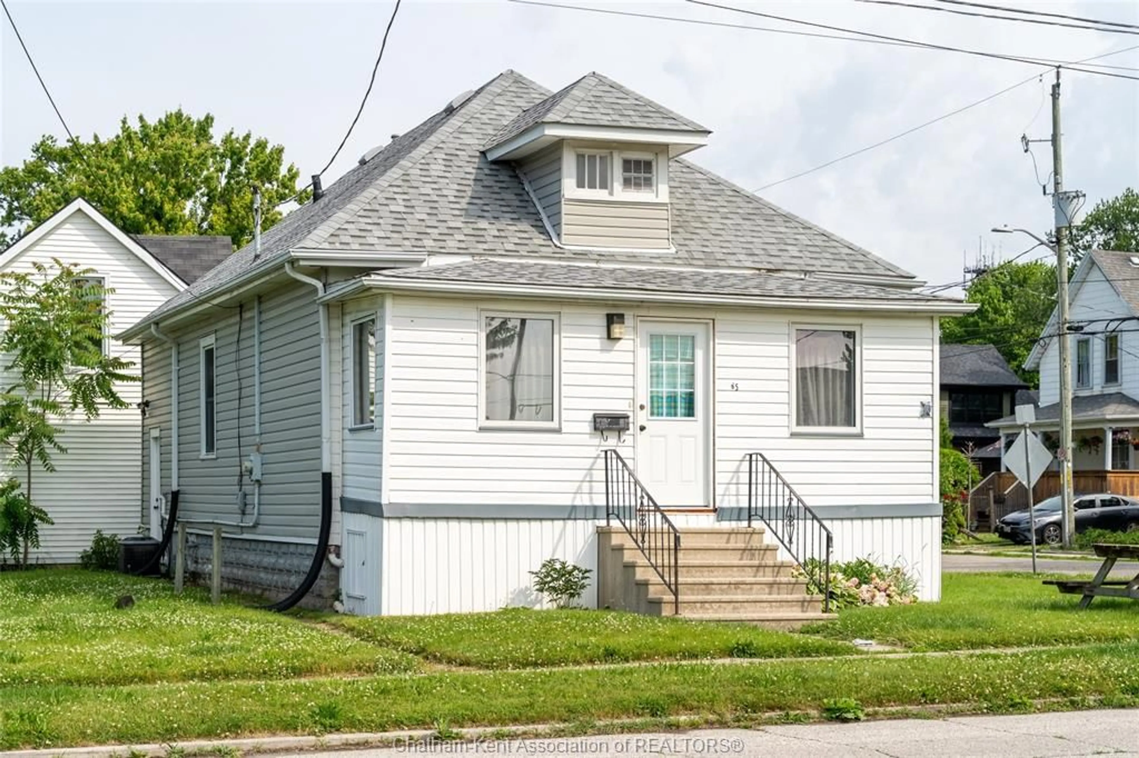 Home with vinyl exterior material, street for 65 PATTESON Ave, Chatham Ontario N7M 1T6