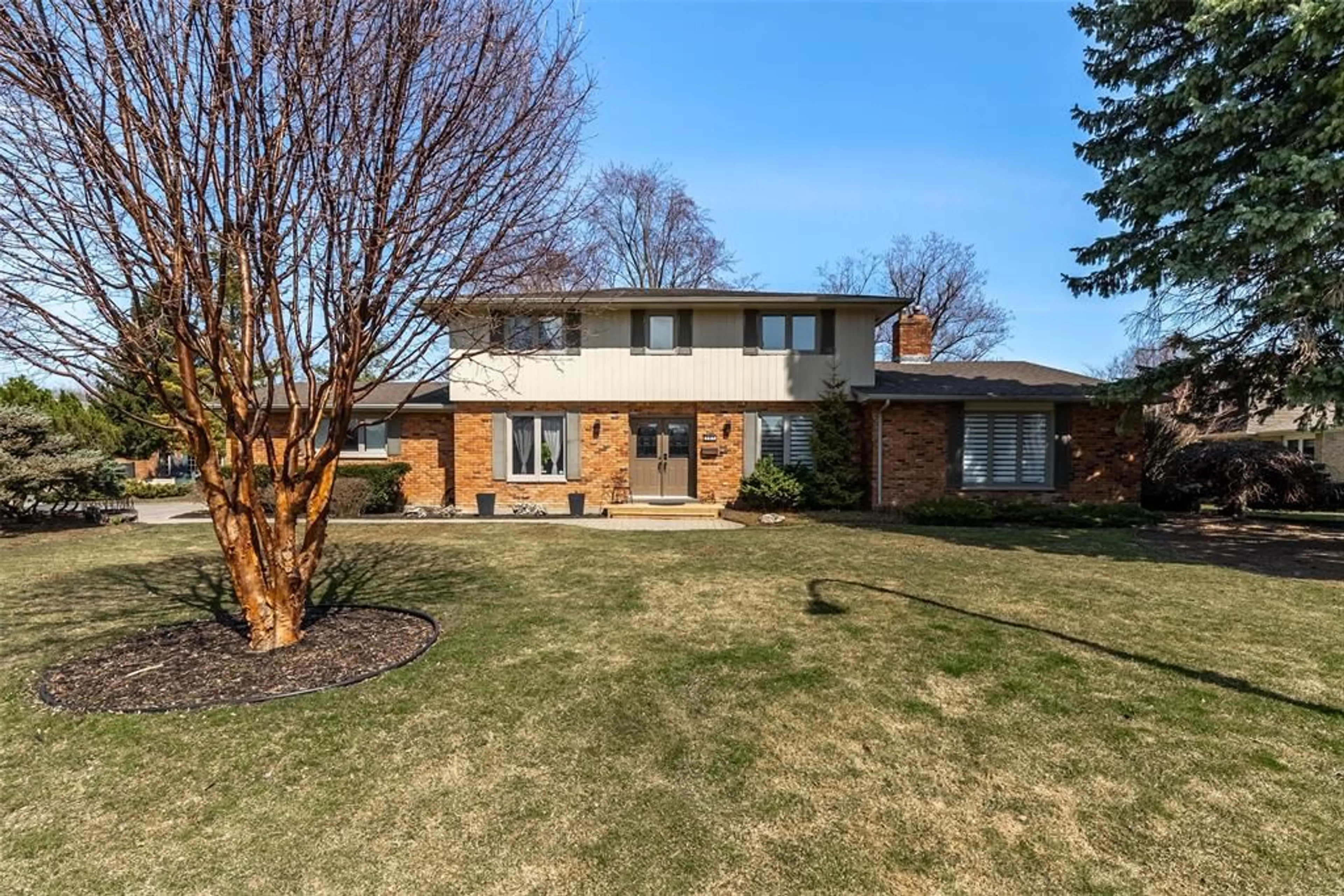 Home with brick exterior material, street for 147 CRYSTAL Dr, Chatham Ontario N7M 3C8