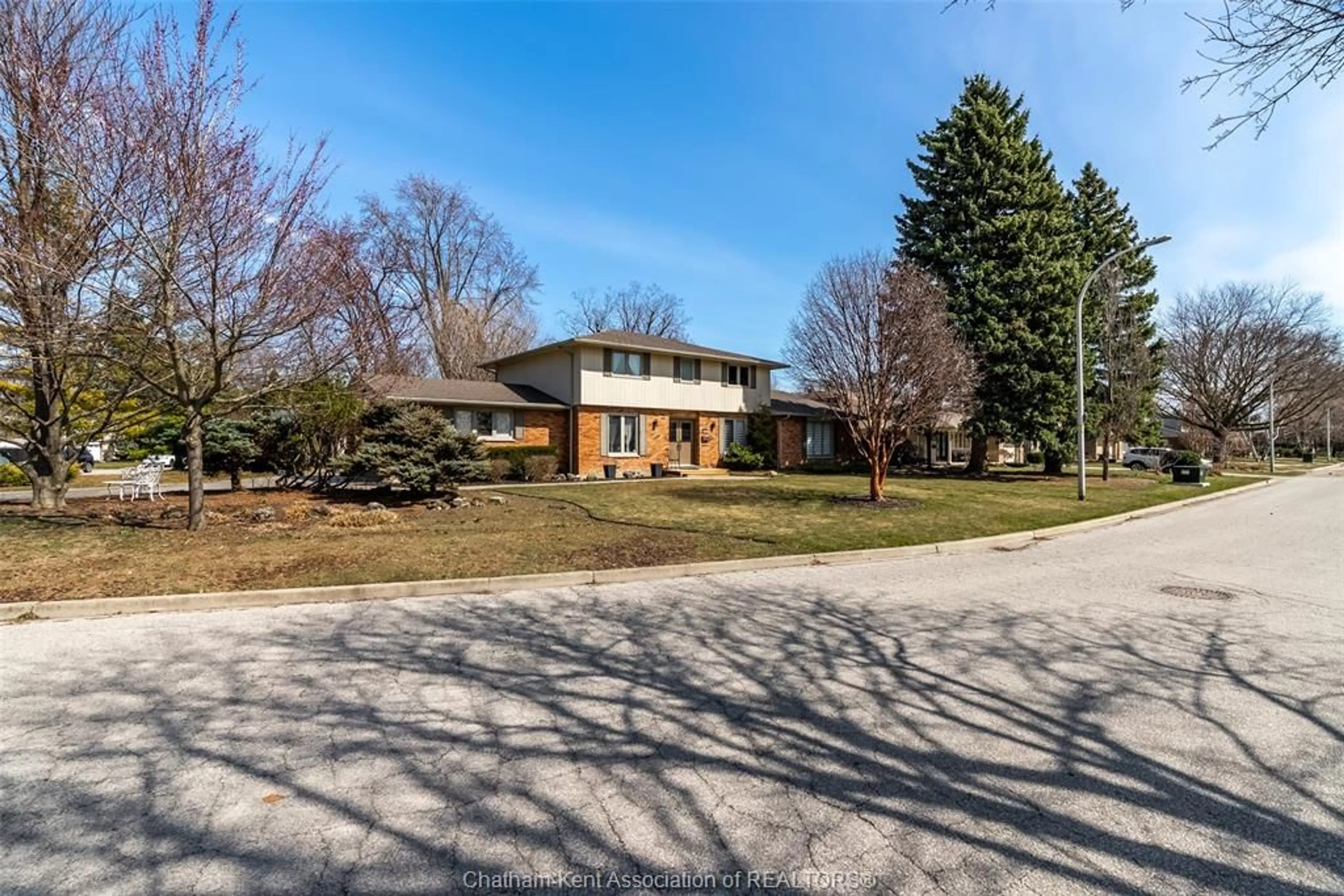 Home with brick exterior material, street for 147 CRYSTAL Dr, Chatham Ontario N7M 3C8